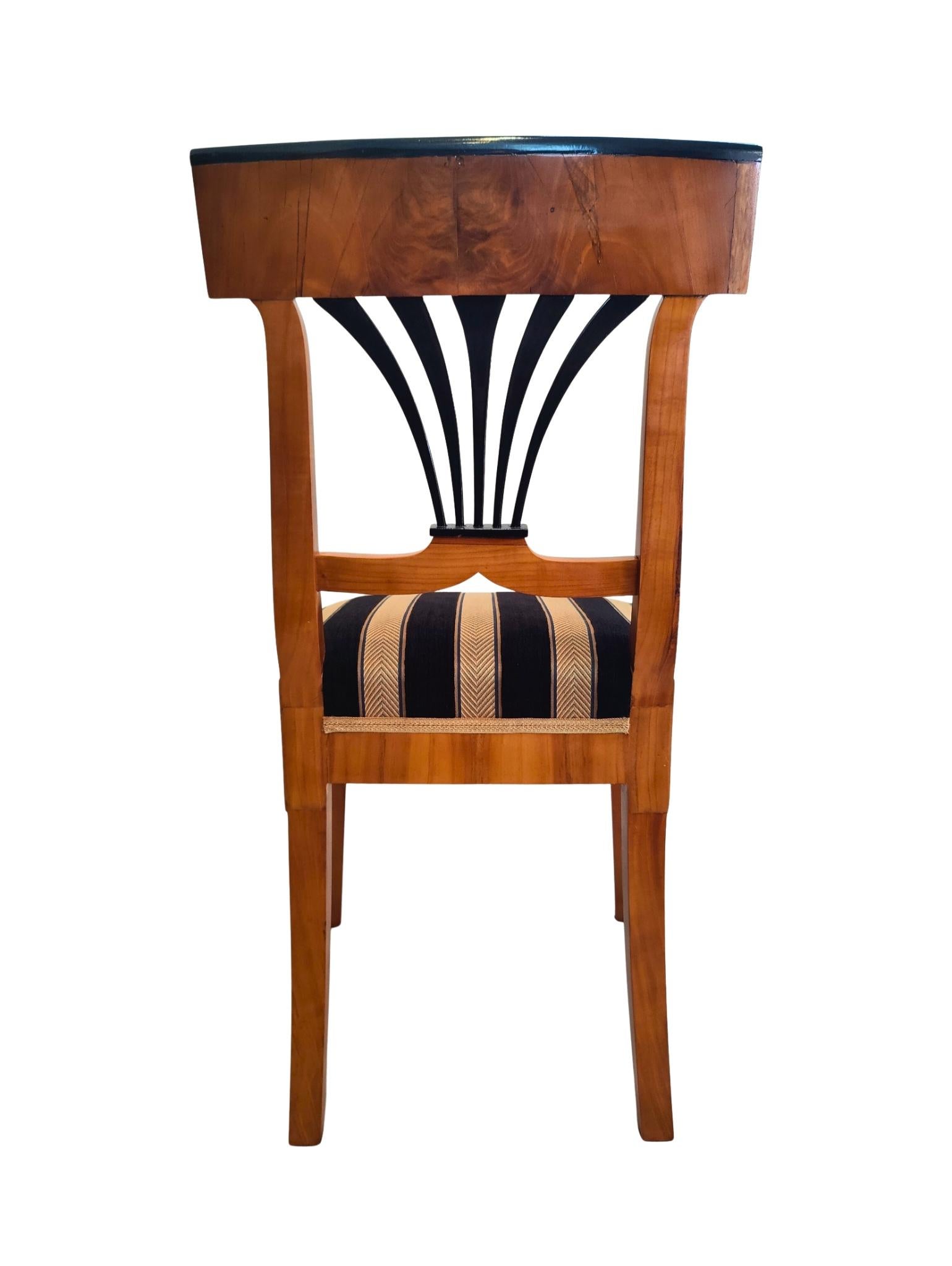 Chaise Biedermeier du 19ème siècle en cerisier Bon état - En vente à Darmstadt, DE