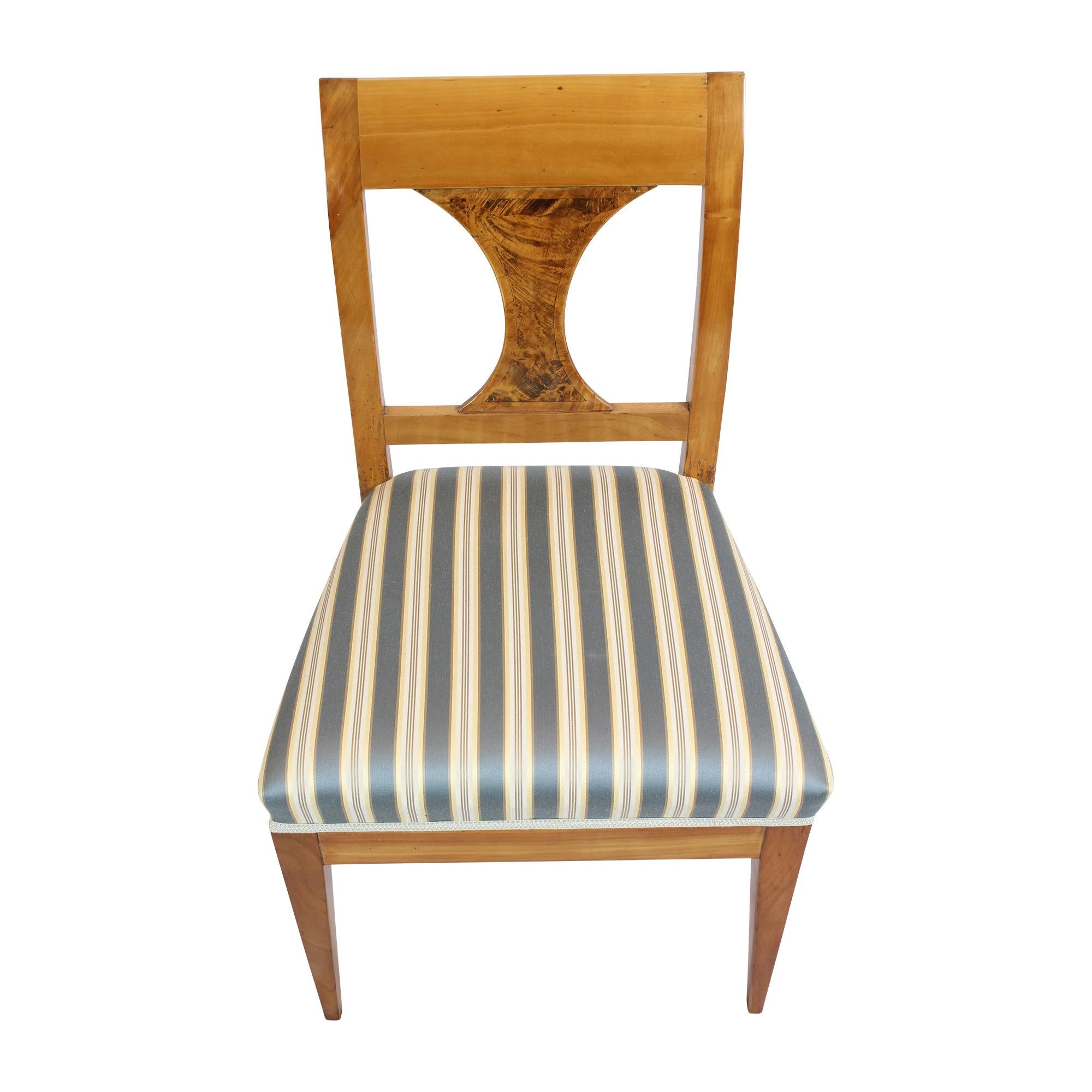 19th Century Biedermeier Cherrywood Chair For Sale 1