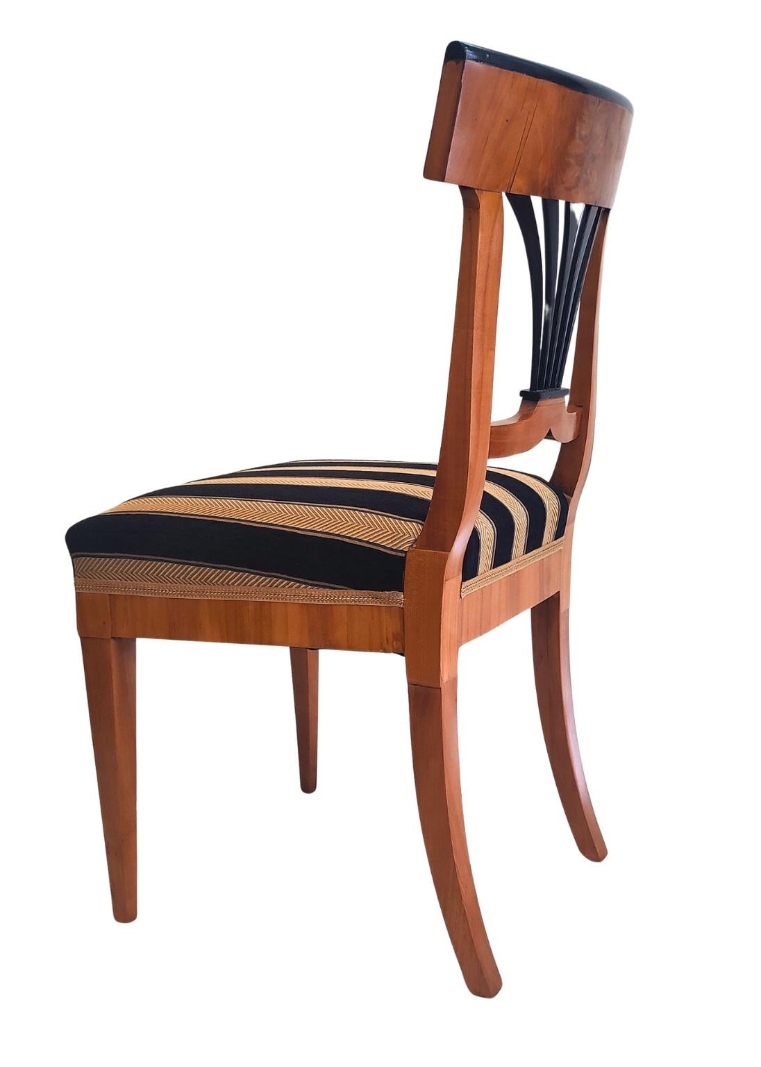 Chaise Biedermeier du 19ème siècle en cerisier en vente 2