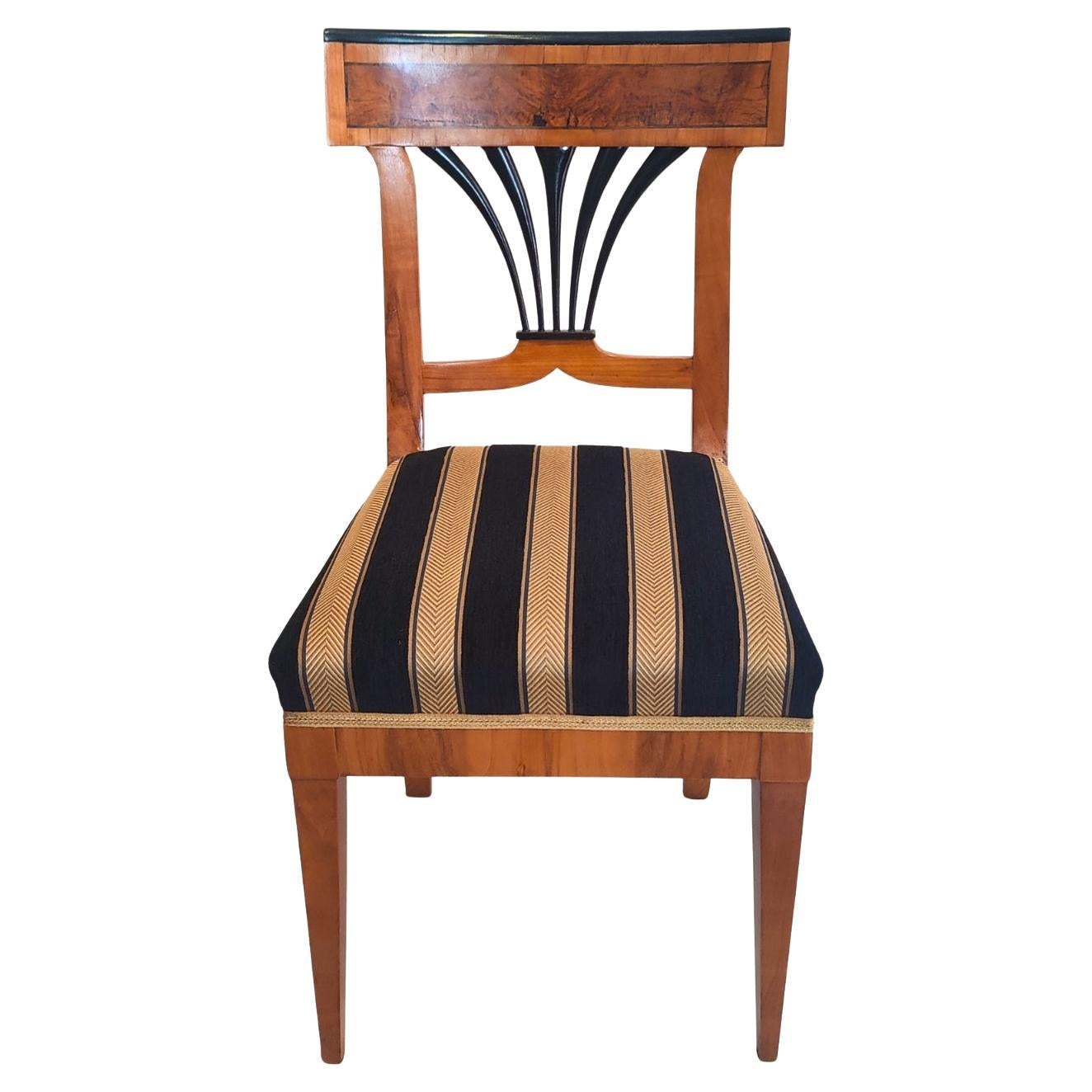 Chaise Biedermeier du 19ème siècle en cerisier en vente