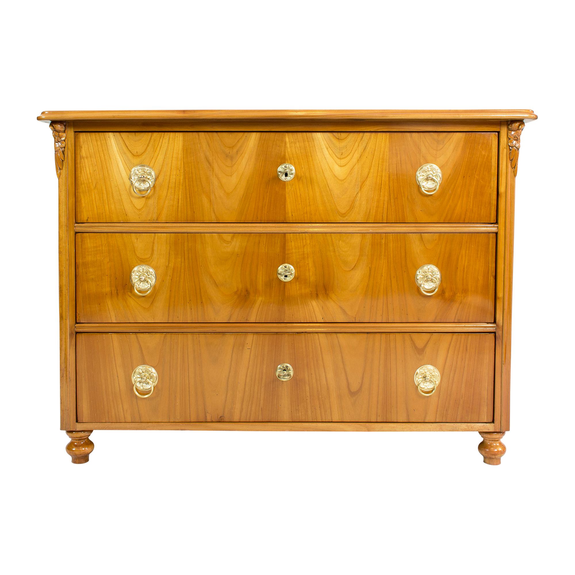Cassettiera in ciliegio Biedermeier del XIX secolo in vendita 1