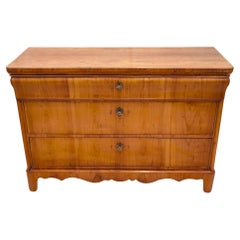 Cómoda Biedermeier de madera de cerezo del siglo XIX
