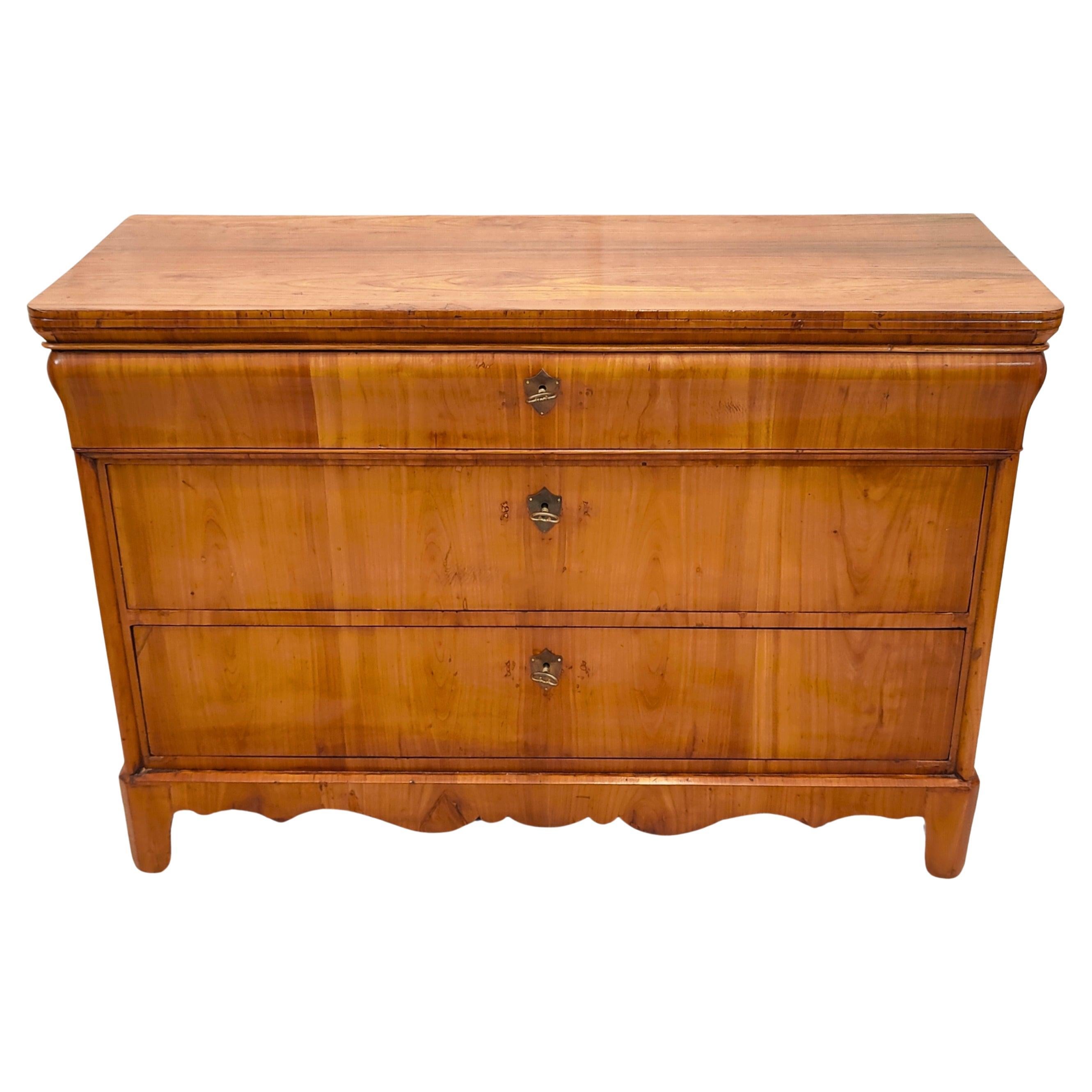 Commode Biedermeier en merisier du XIXe siècle