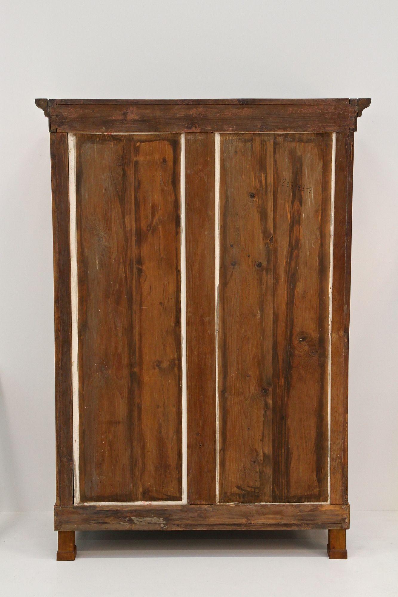 Vetrina in ciliegio Biedermeier del XIX secolo, Austria, 1840 ca. in vendita 9