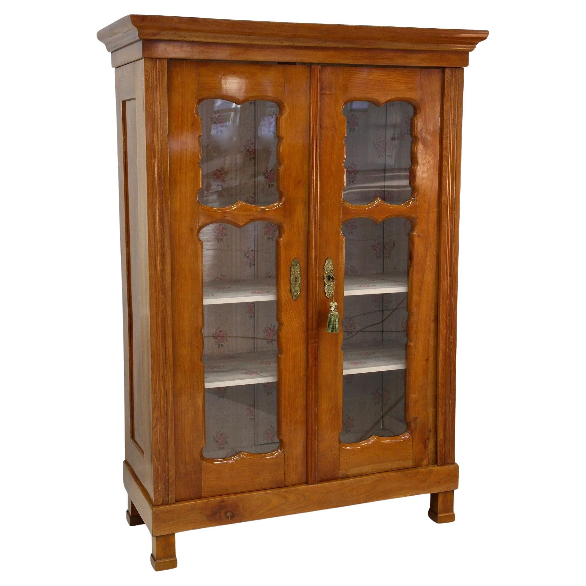 Vetrina in ciliegio Biedermeier del XIX secolo, Austria, 1840 ca.