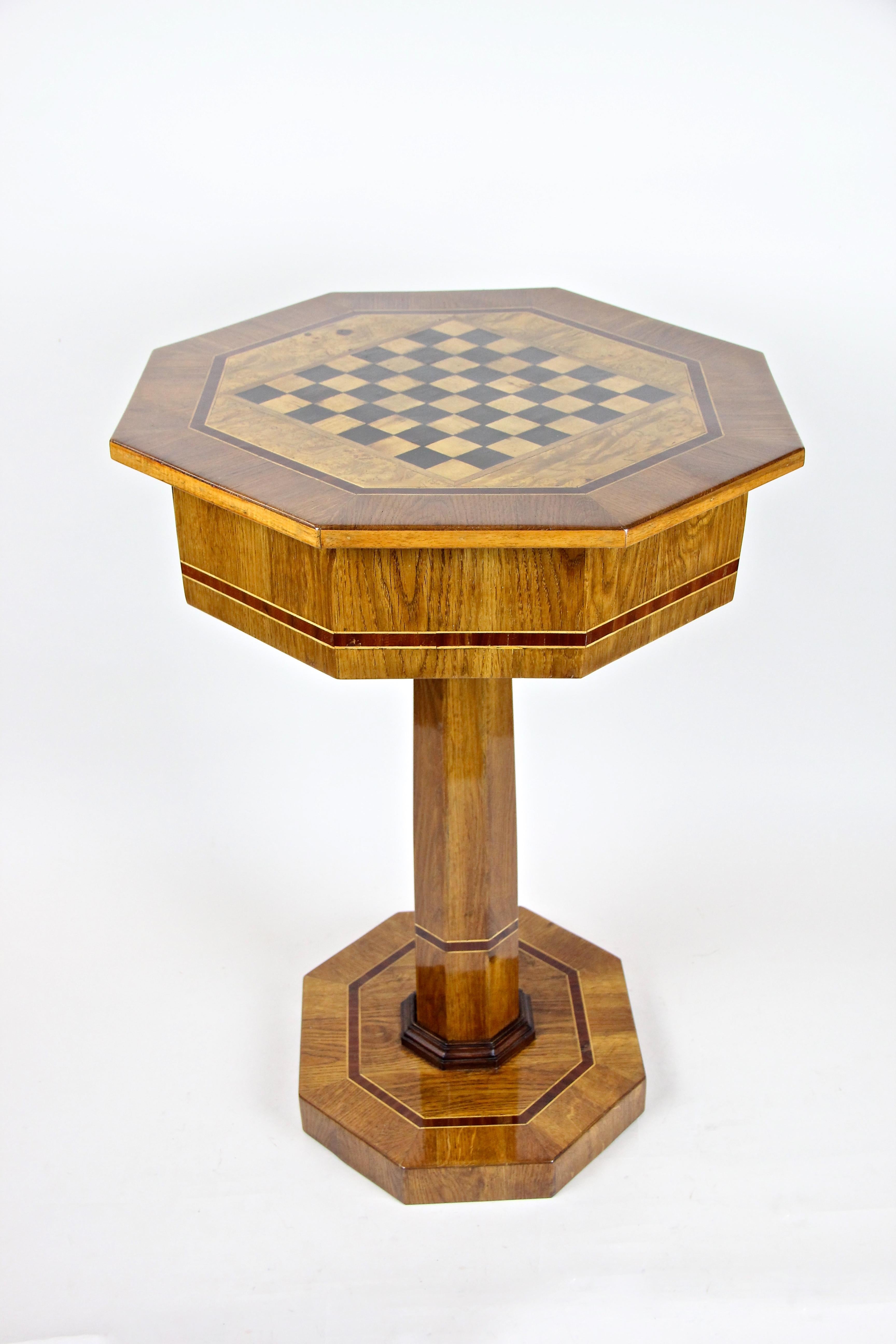 19th Century Biedermeier Chess Table Oakwood Inlay Works, Austria, circa 1840 3