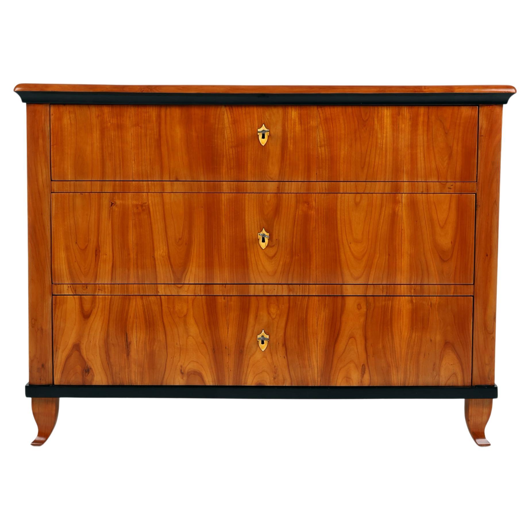 19th Century Biedermeier Chest of drawers, Cherry wood.  For Sale