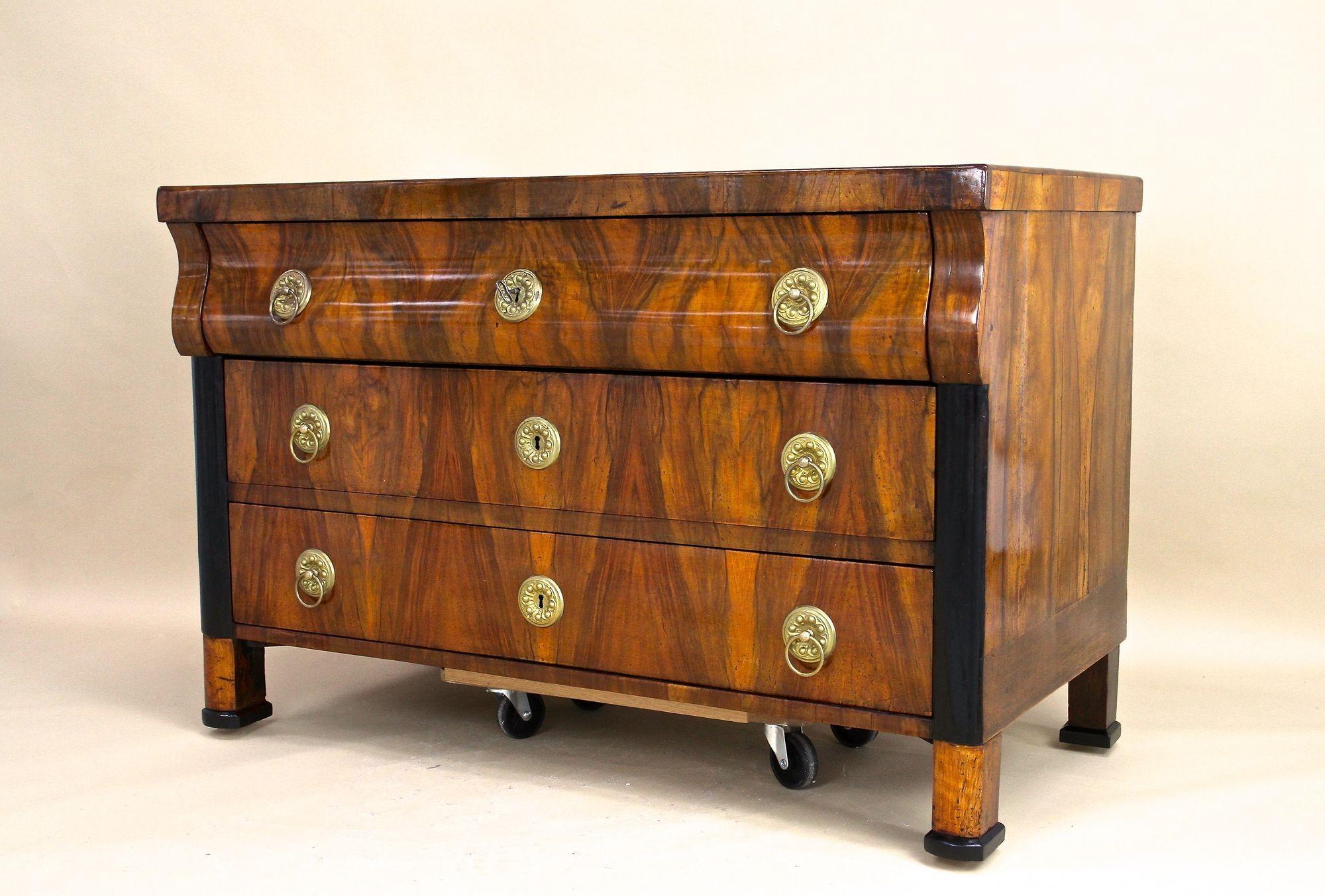 19th Century Biedermeier Chest of Drawers/ Commmode, Hand-Polished, AT ca. 1825 For Sale 9