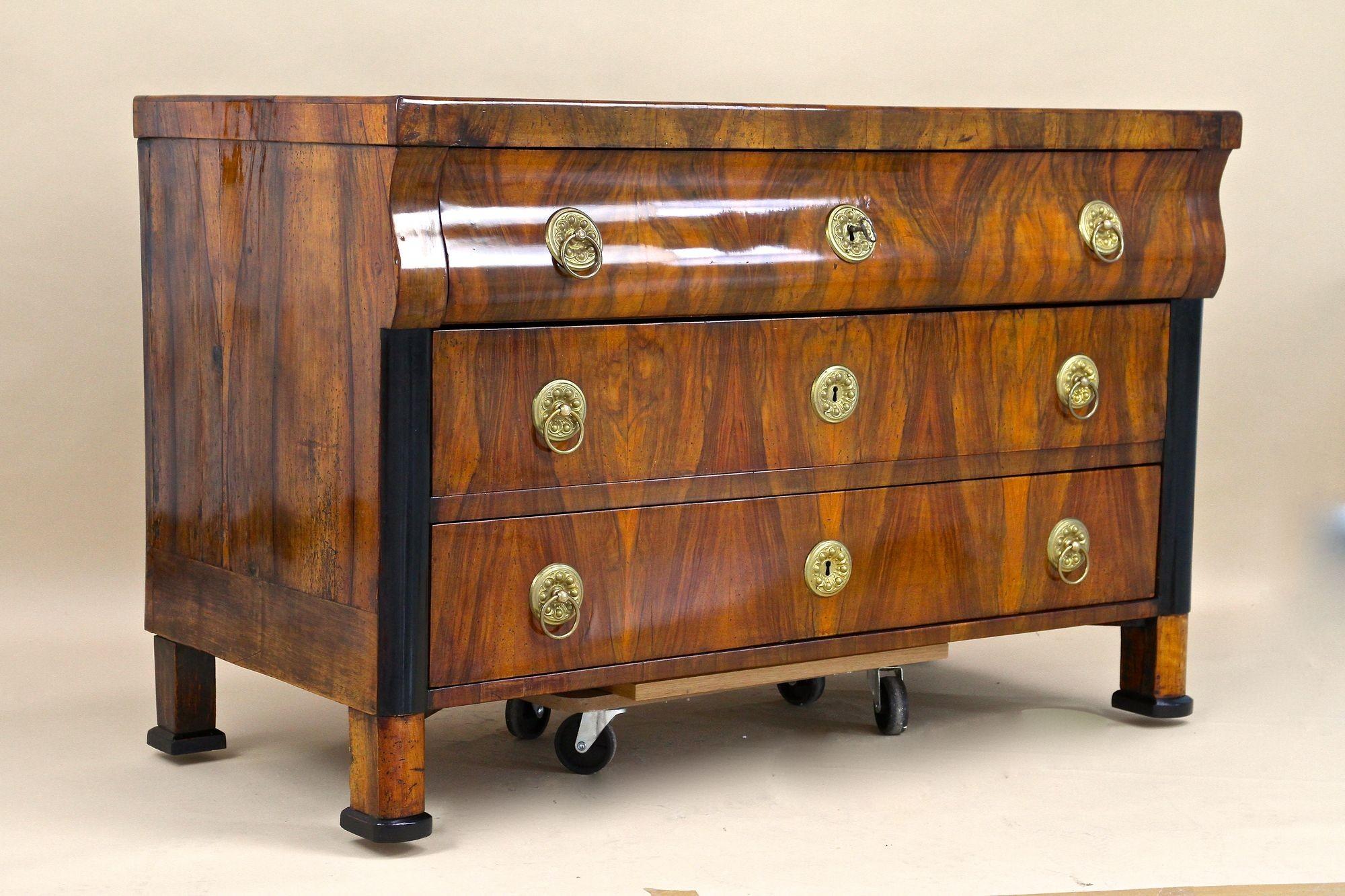 Remarkable, completely restored 19th century Biedermeier chest of drawers from the famous period around 1825 in Austria. This perfect sized, early Biedermeier commode has been veneered in fine nut wood showing a gorgeous grain. A great highlight on