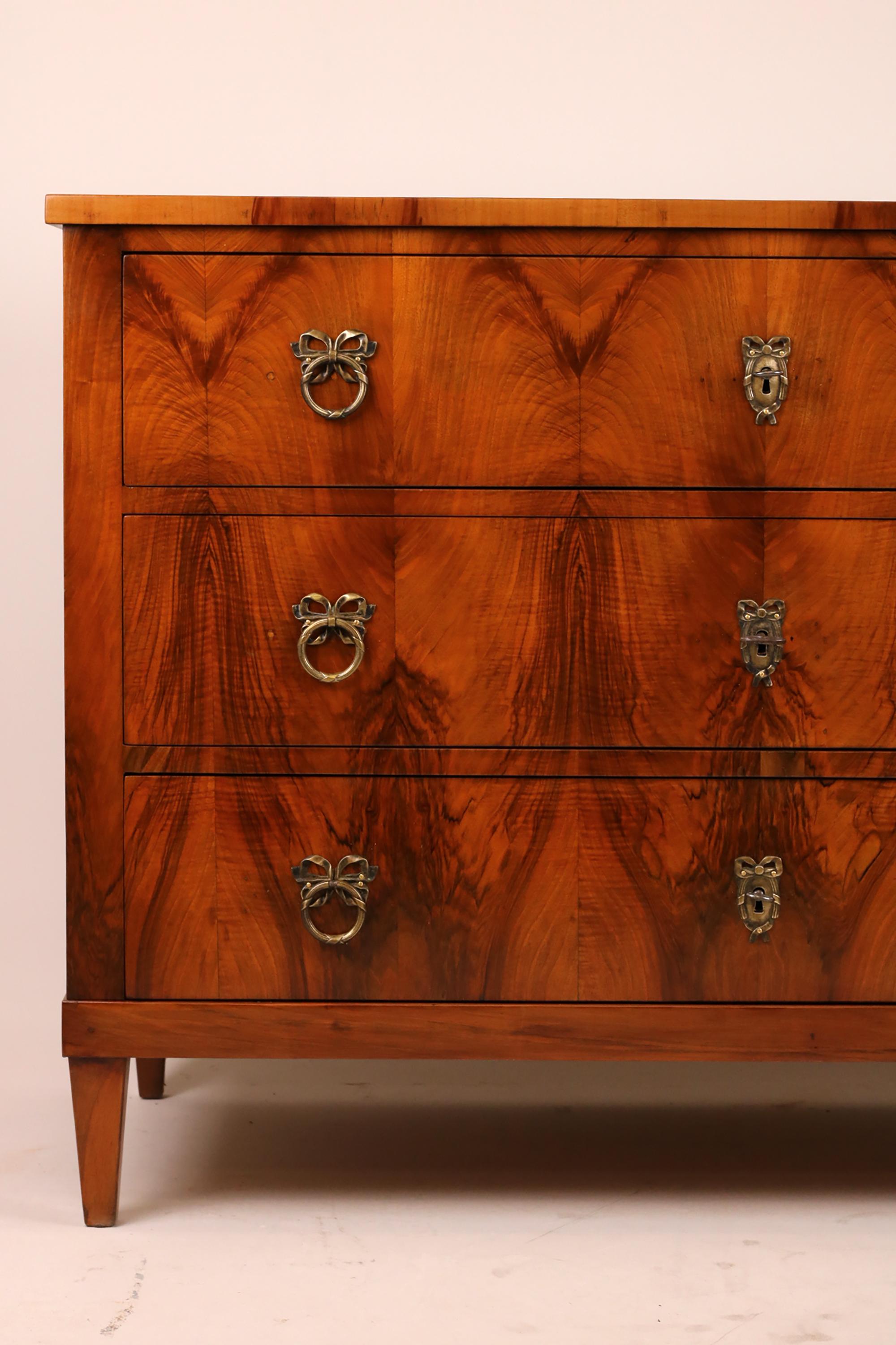 19th Century Biedermeier, Chest of drawers For Sale 6