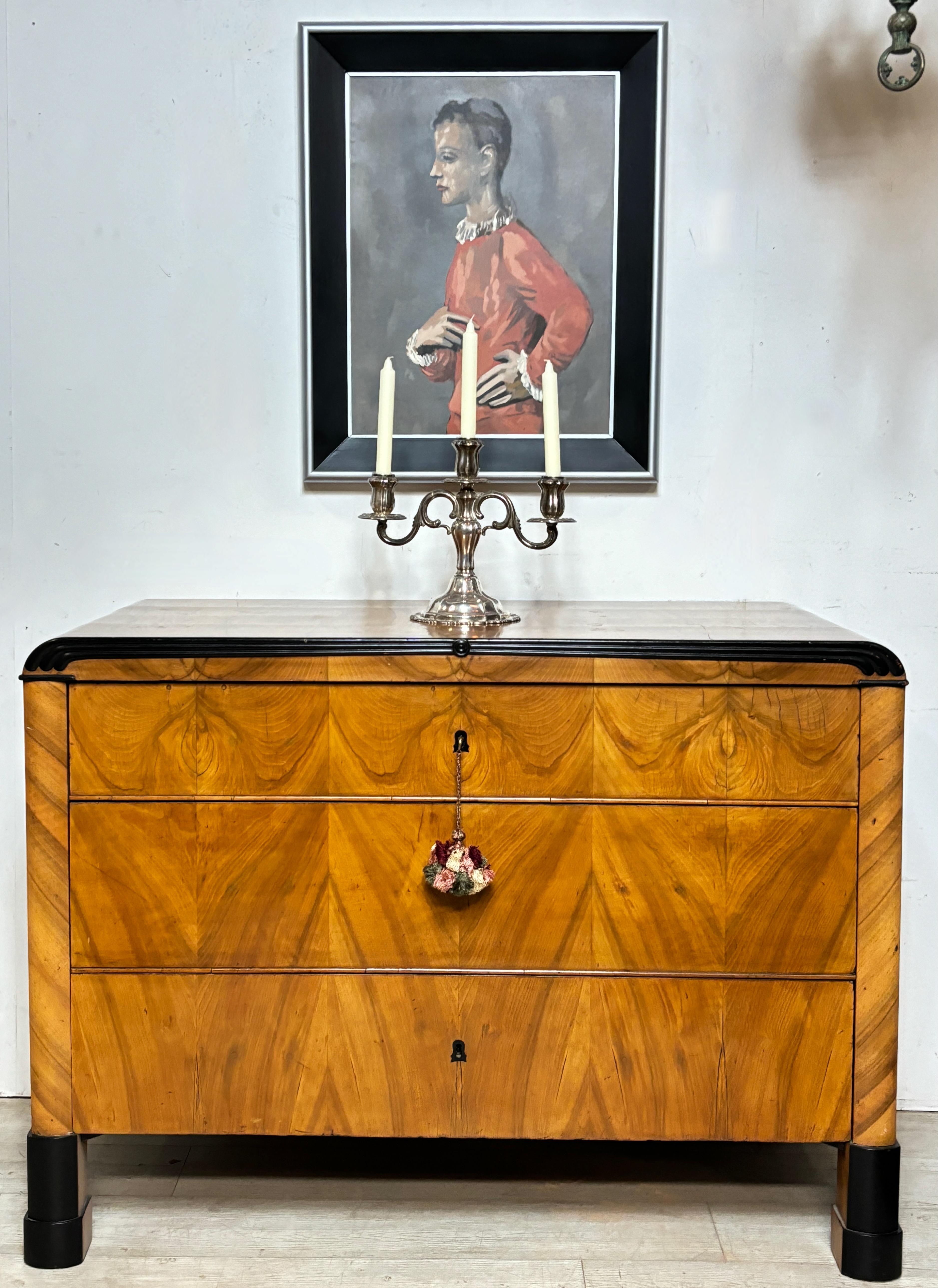 Austriaco Cassettiera in ciliegio biondo Biedermeier del XIX secolo in vendita
