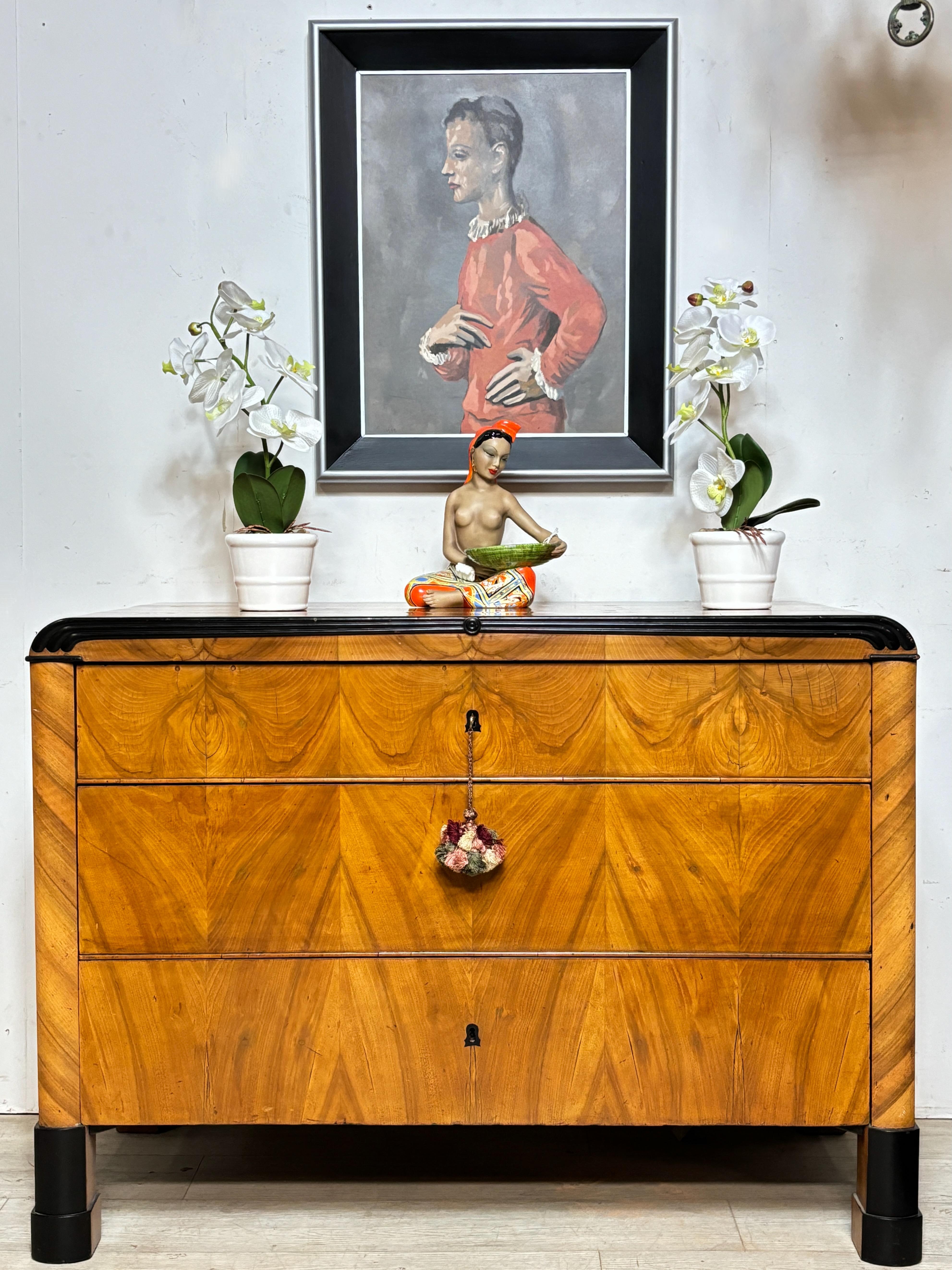 Ciliegio Cassettiera in ciliegio biondo Biedermeier del XIX secolo in vendita