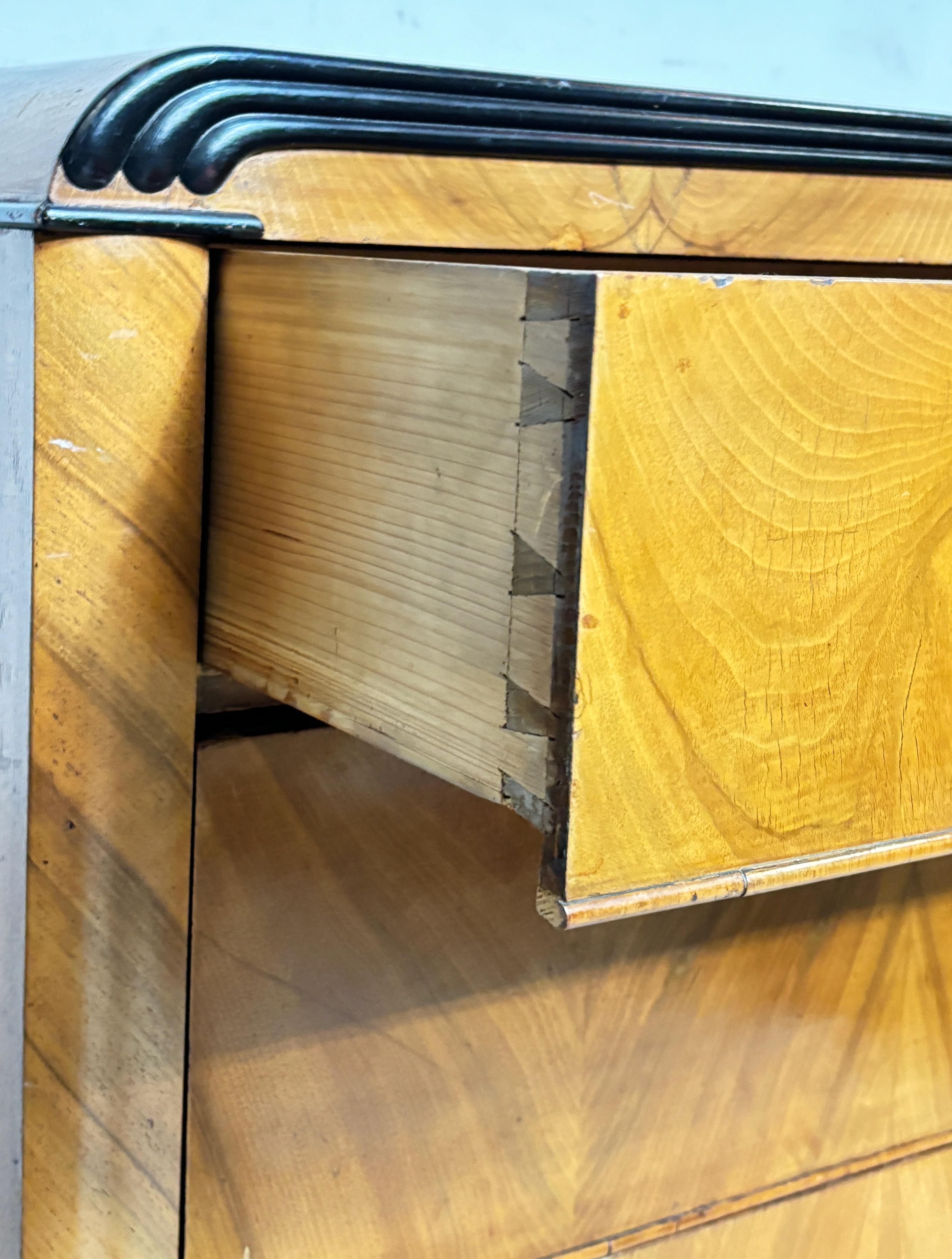 Cassettiera in ciliegio biondo Biedermeier del XIX secolo in vendita 3