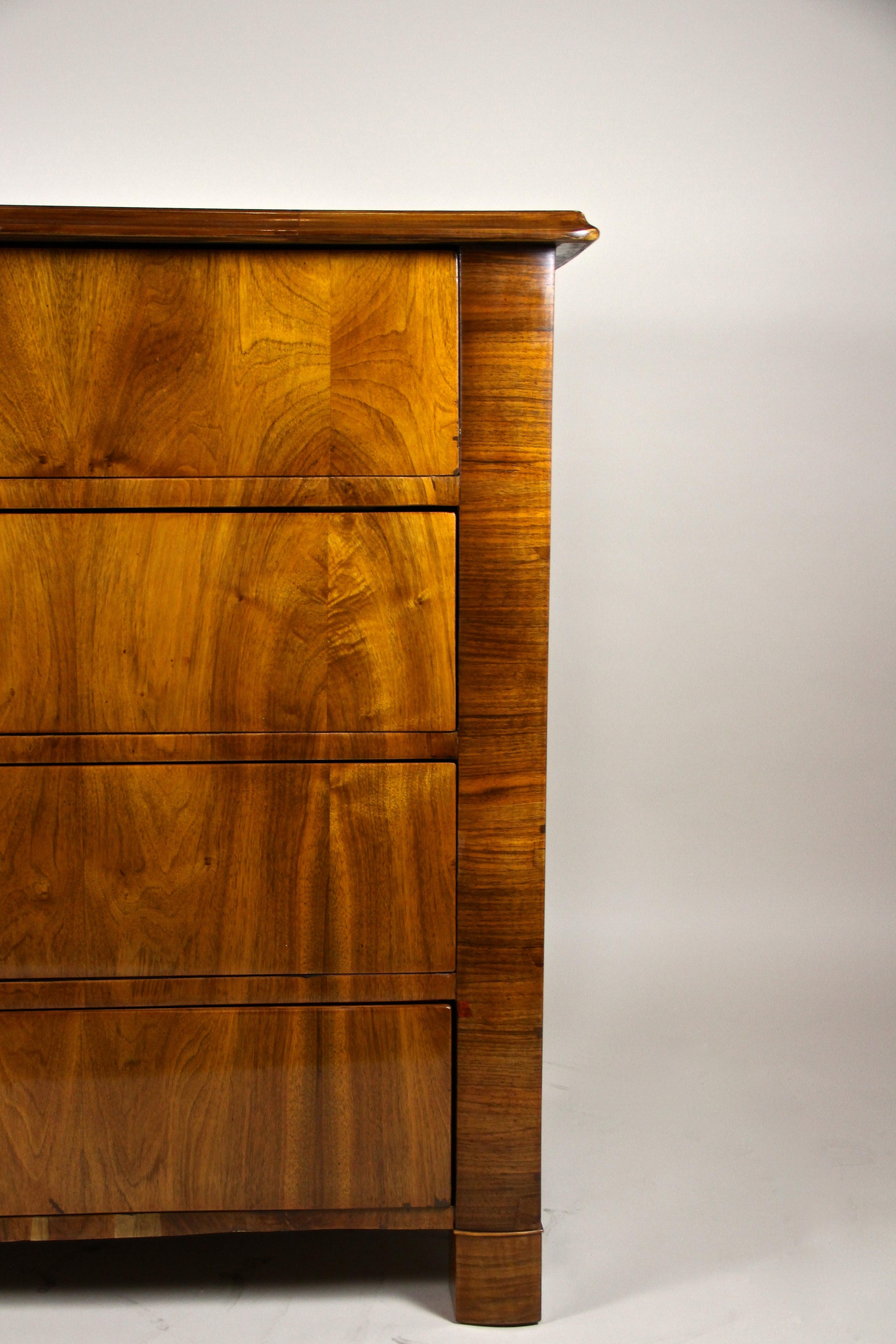 19th Century Biedermeier Chest of Drawers Nutwood, Austria, circa 1840 For Sale 4