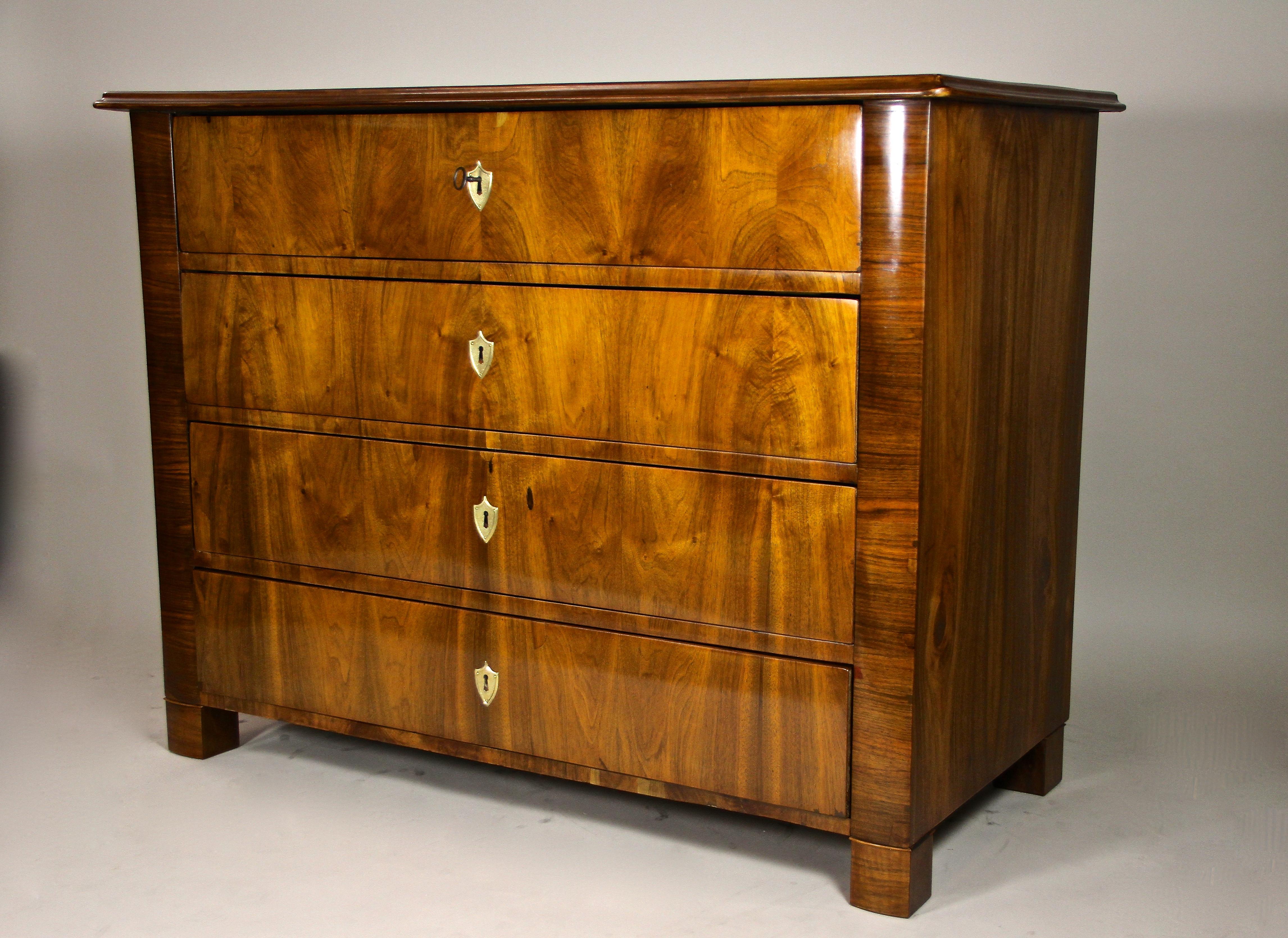 19th Century Biedermeier Chest of Drawers Nutwood, Austria, circa 1840 For Sale 10