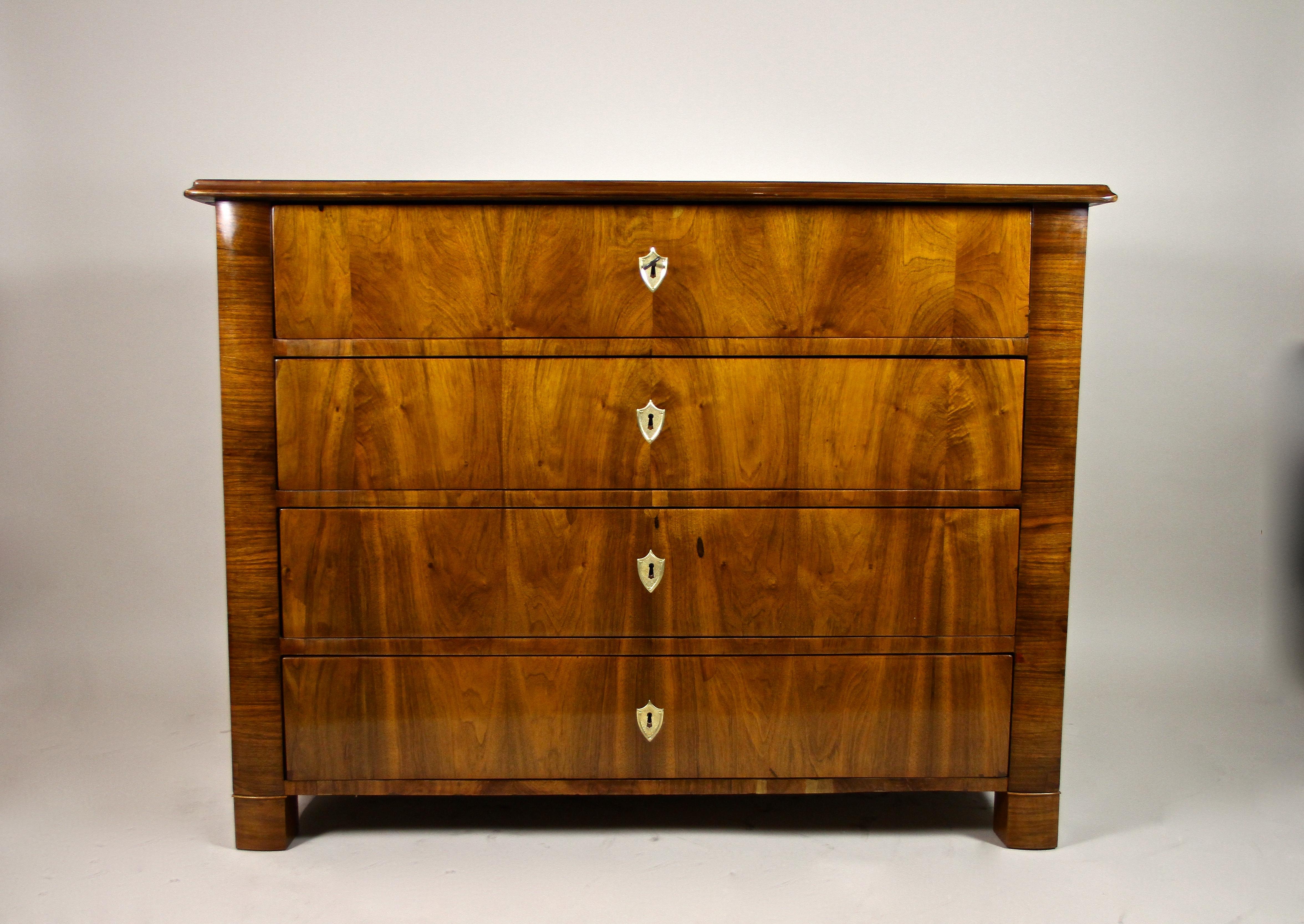 Outstanding 19th century chest of drawers from the famous Biedermeier period in Vienna/ Austria around 1840. Impressing with an absolute fantastic grain, this elaborately restored commode offers four large, lockable drawers which provide a lot of