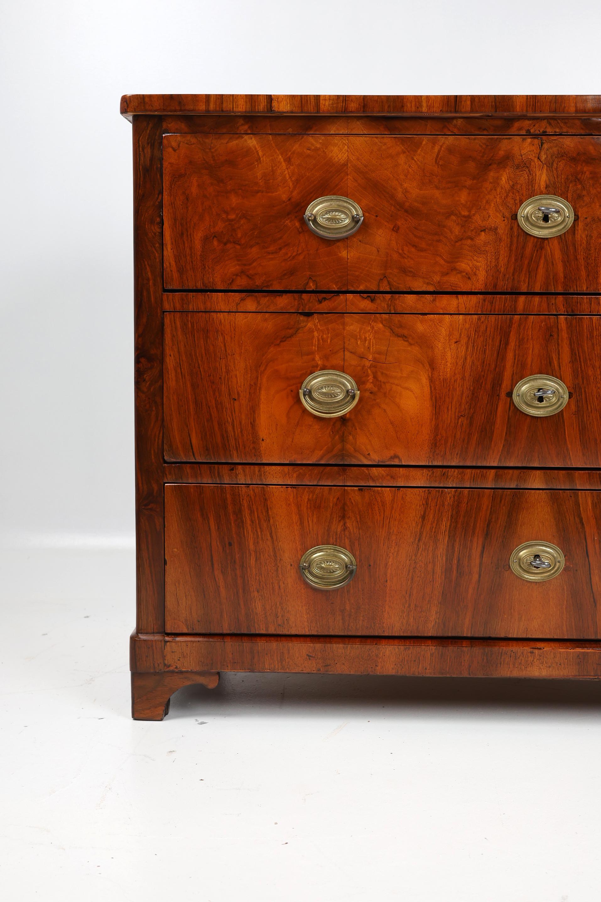 Cómoda Biedermeier Siglo XIX, Nogal en venta 6
