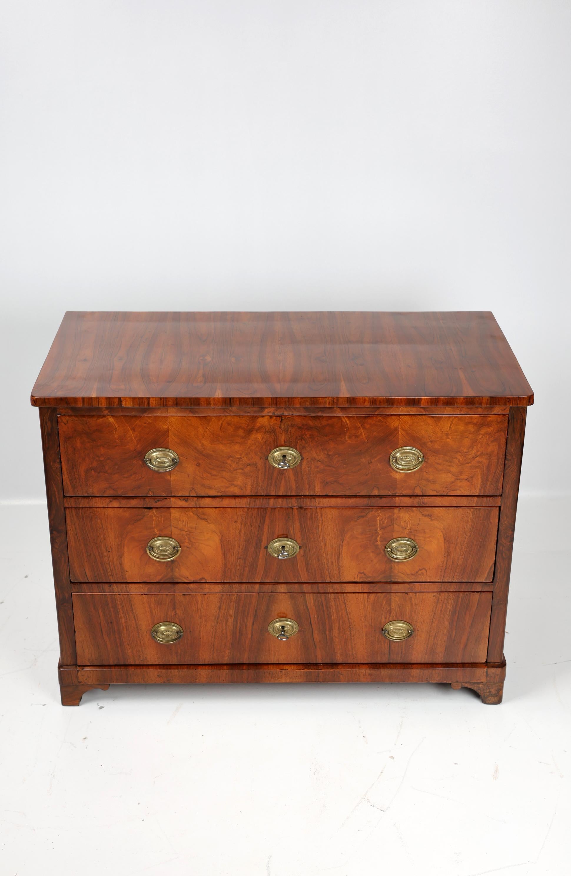 Cómoda Biedermeier Siglo XIX, Nogal en venta 7