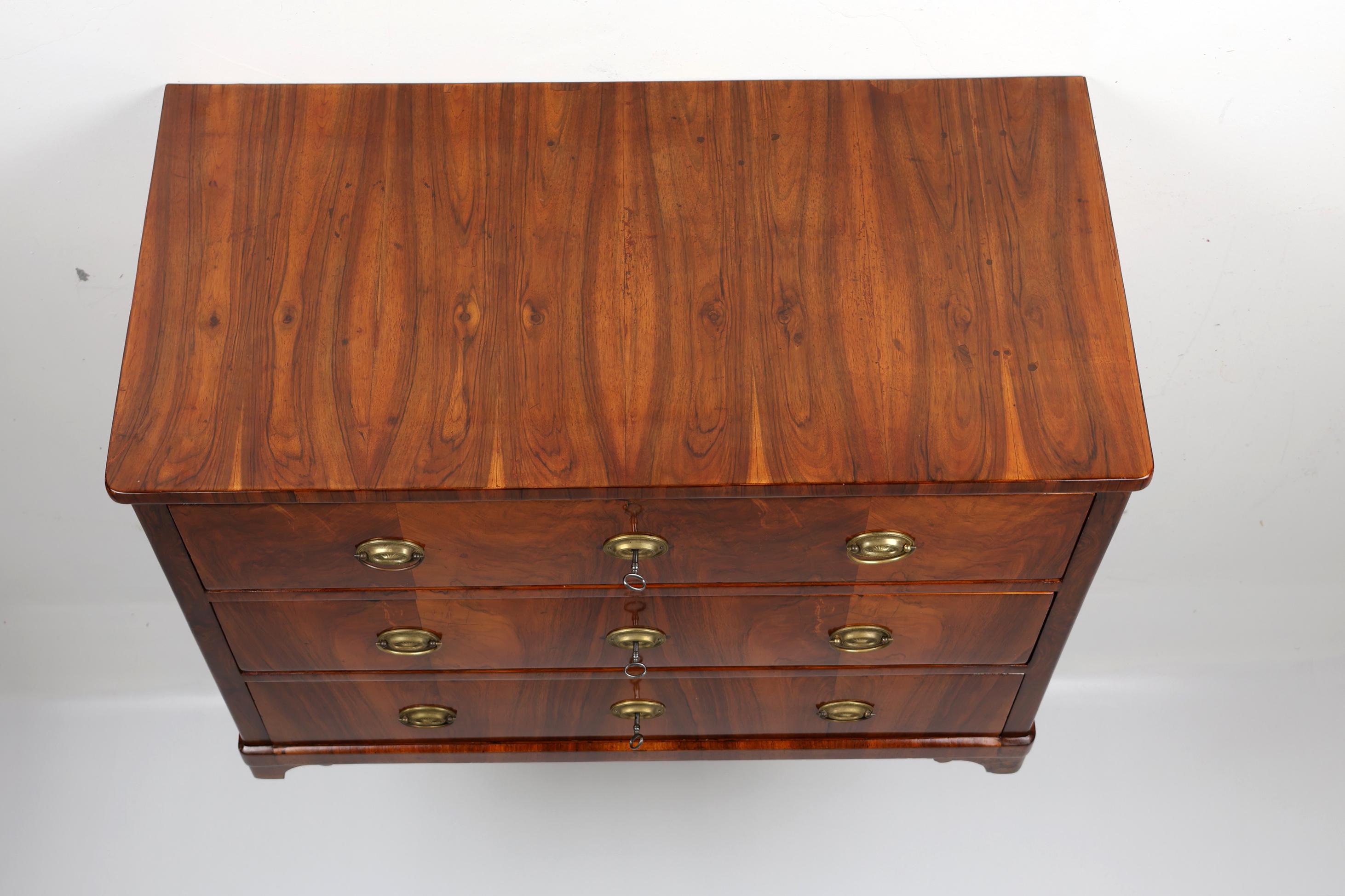Cómoda Biedermeier Siglo XIX, Nogal en venta 8