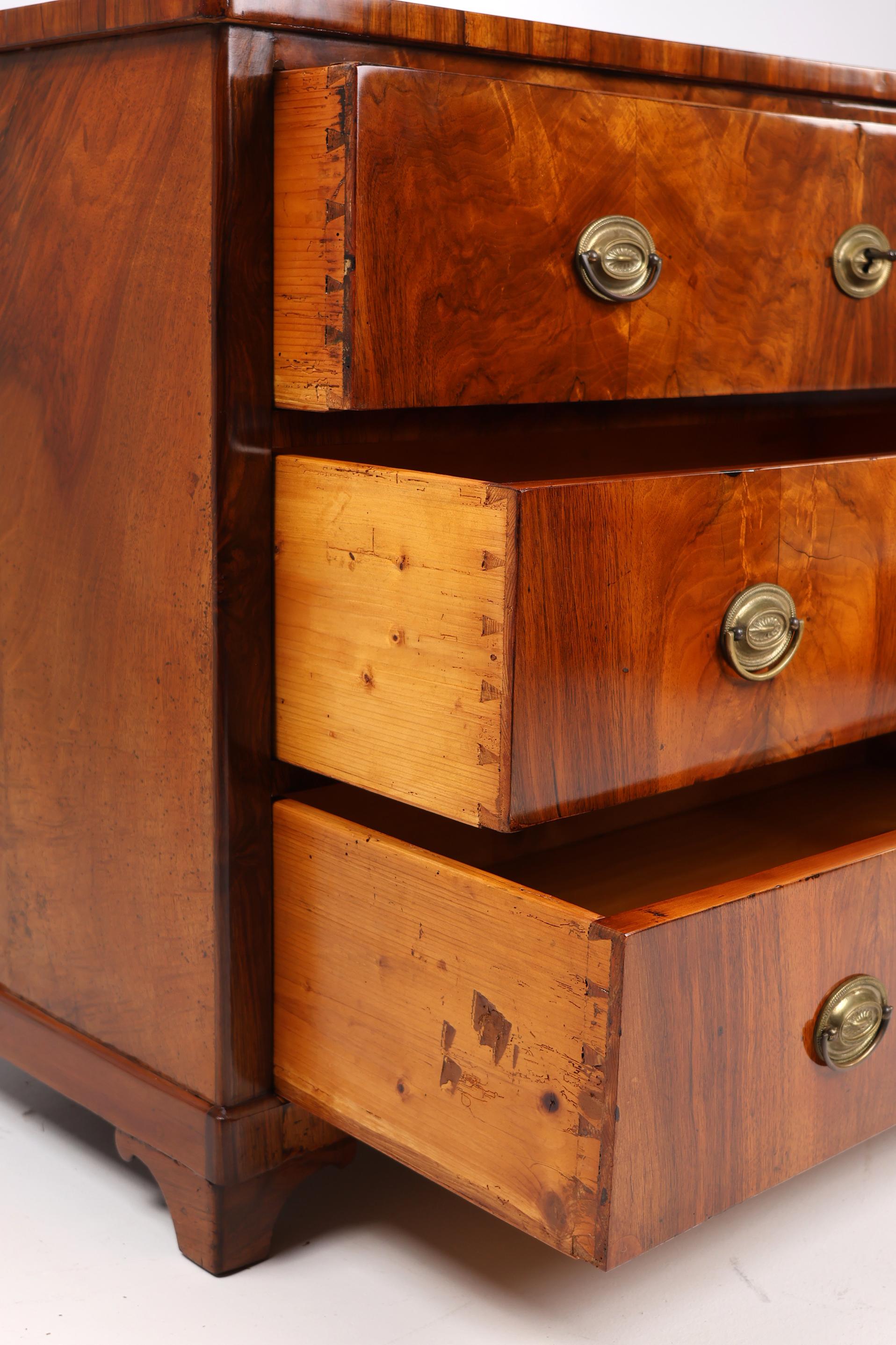 Cómoda Biedermeier Siglo XIX, Nogal en venta 3