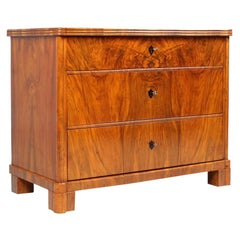 19th Century Biedermeier Chest of Drawers, Walnut, Germany, circa 1835-1840