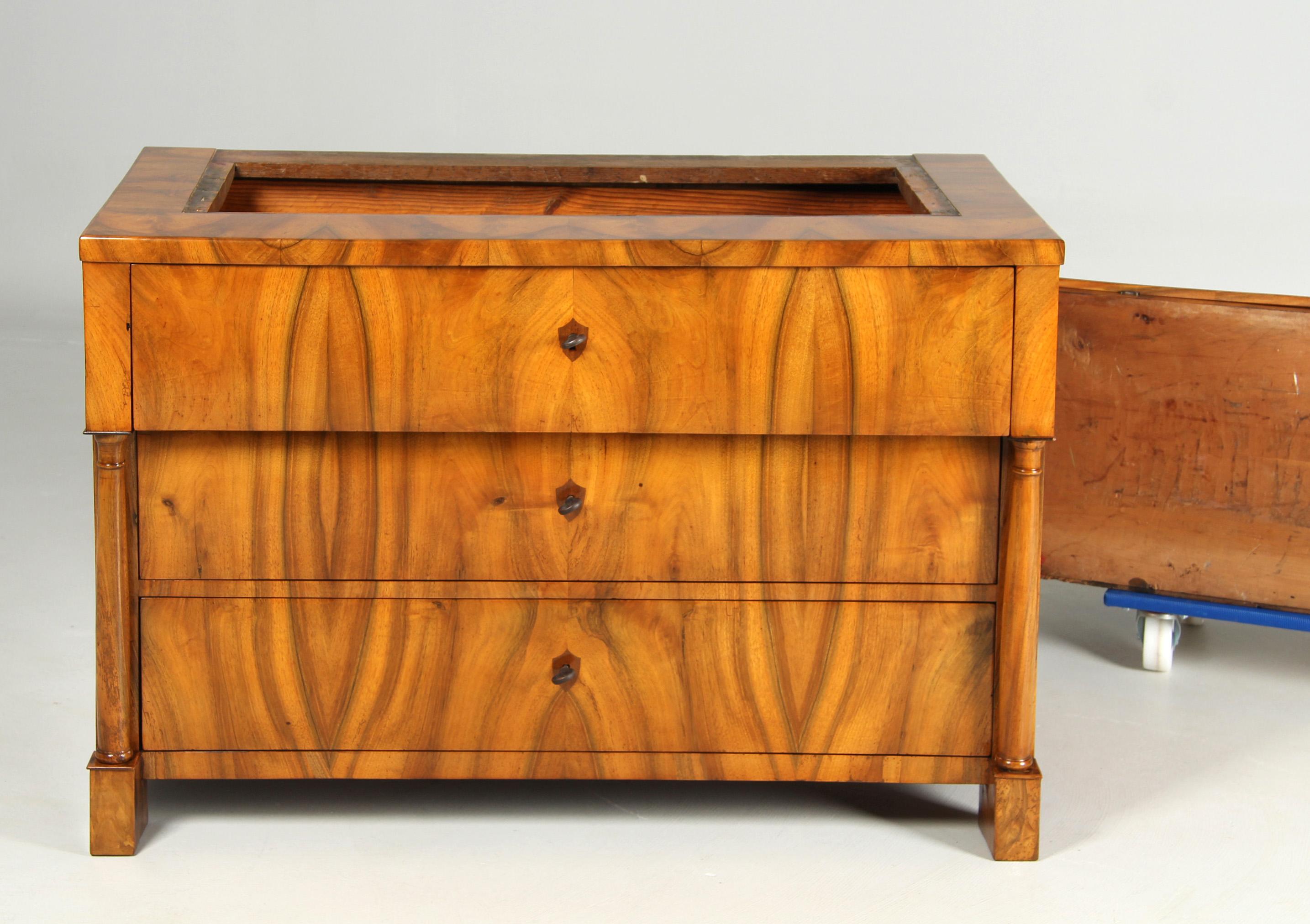 Biedermeier-Kommode des 19. Jahrhunderts mit Sekretär-Kommode, um 1830 im Angebot 8