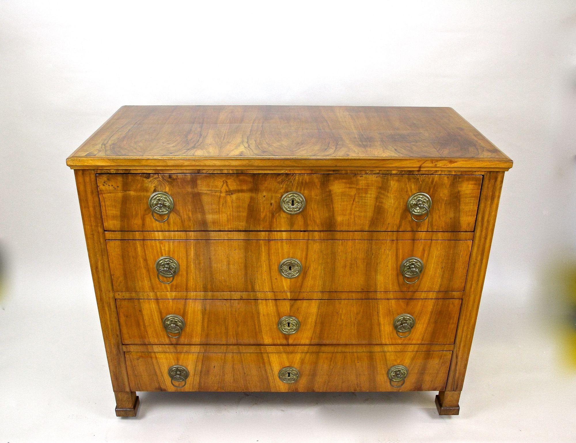 19th Century Biedermeier Chest Of Drawers/ Writing Commode, Austria ca. 1830 In Good Condition For Sale In Lichtenberg, AT