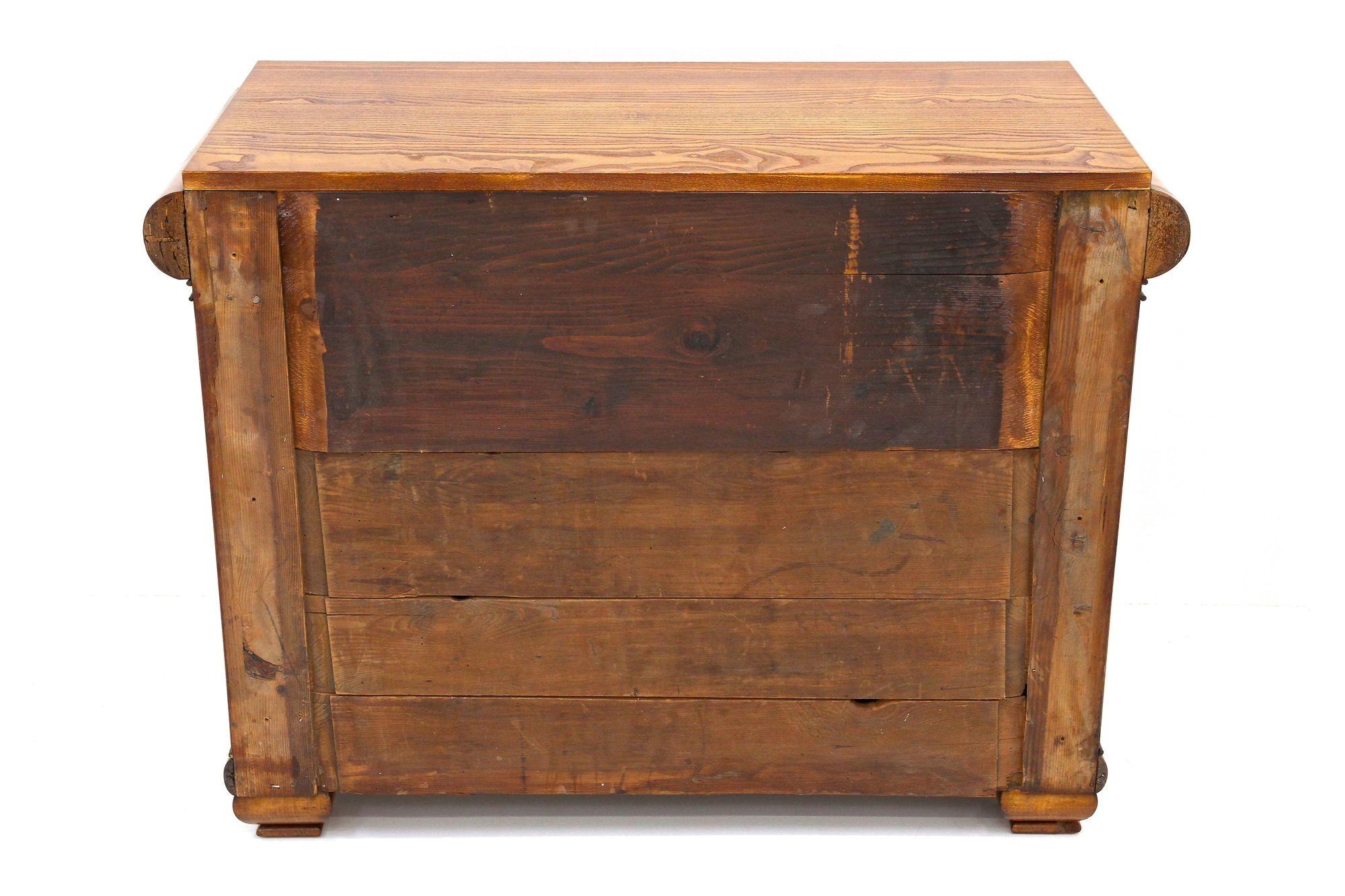 Comò Biedermeier del 19° secolo, legno di frassino - Bohemia circa 1860 in vendita 6