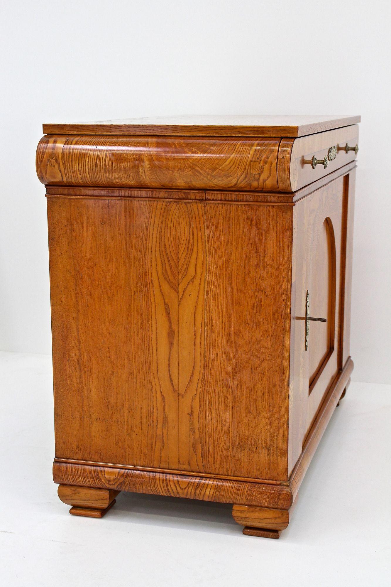 Comò Biedermeier del 19° secolo, legno di frassino - Bohemia circa 1860 in vendita 8
