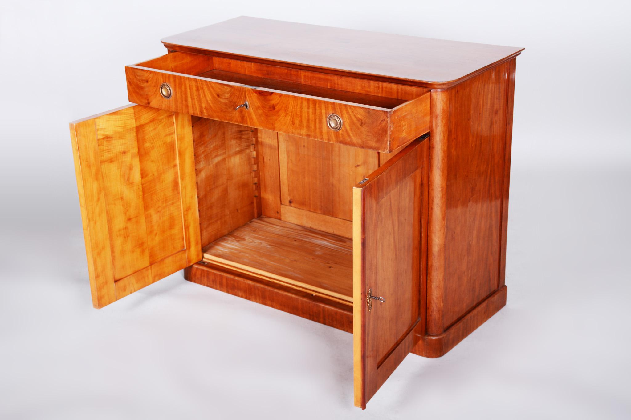 19th Century Biedermeier Commode Made in 1840s Germany, Fully Restored Mahogany For Sale 7