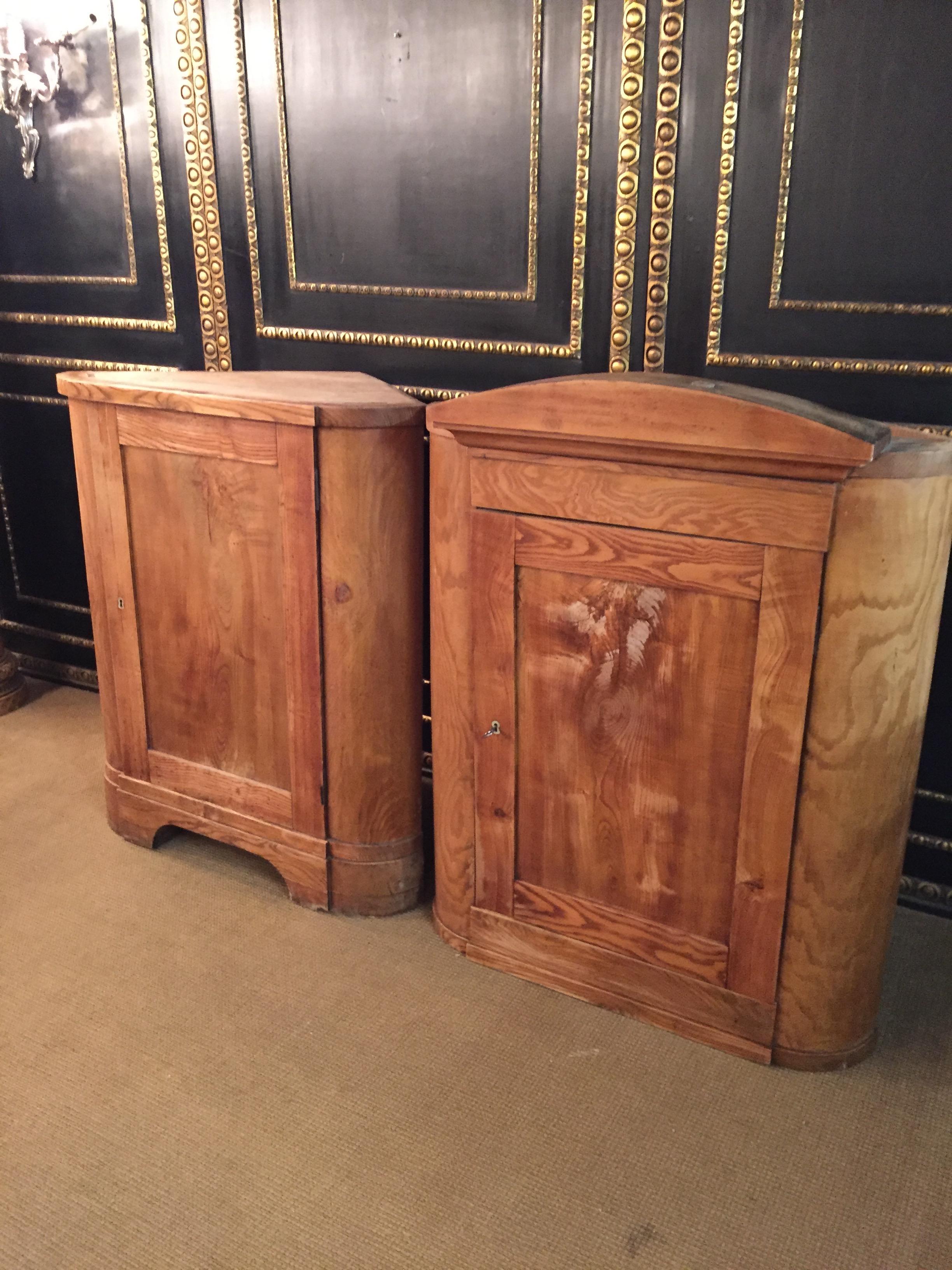 Credenza angolare Biedermeier del XIX secolo in frassino Molto alta in vendita 11