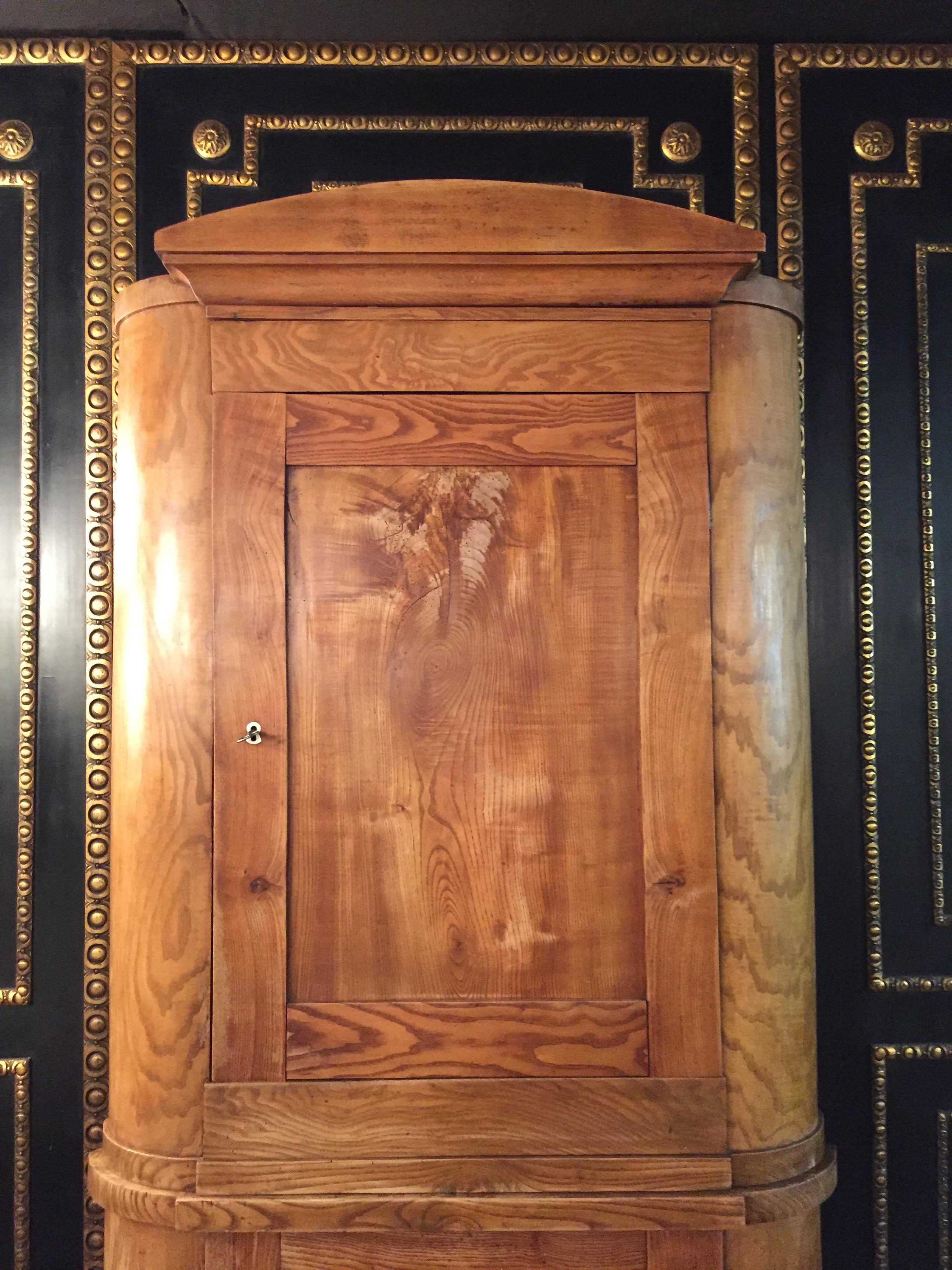 Tedesco Credenza angolare Biedermeier del XIX secolo in frassino Molto alta in vendita