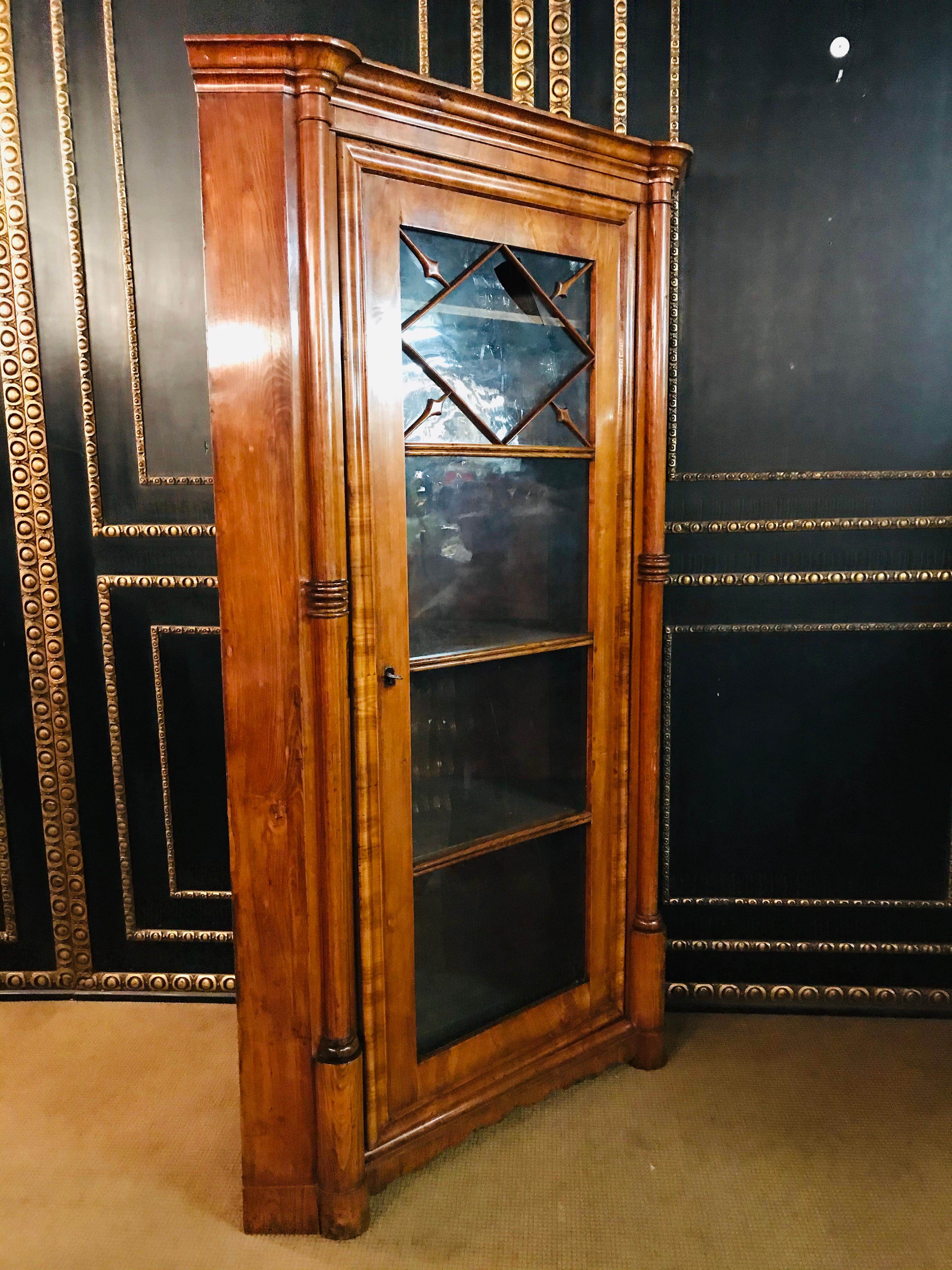 19th Century antique Biedermeier Corner cupboard / vitrine ash veneer 6