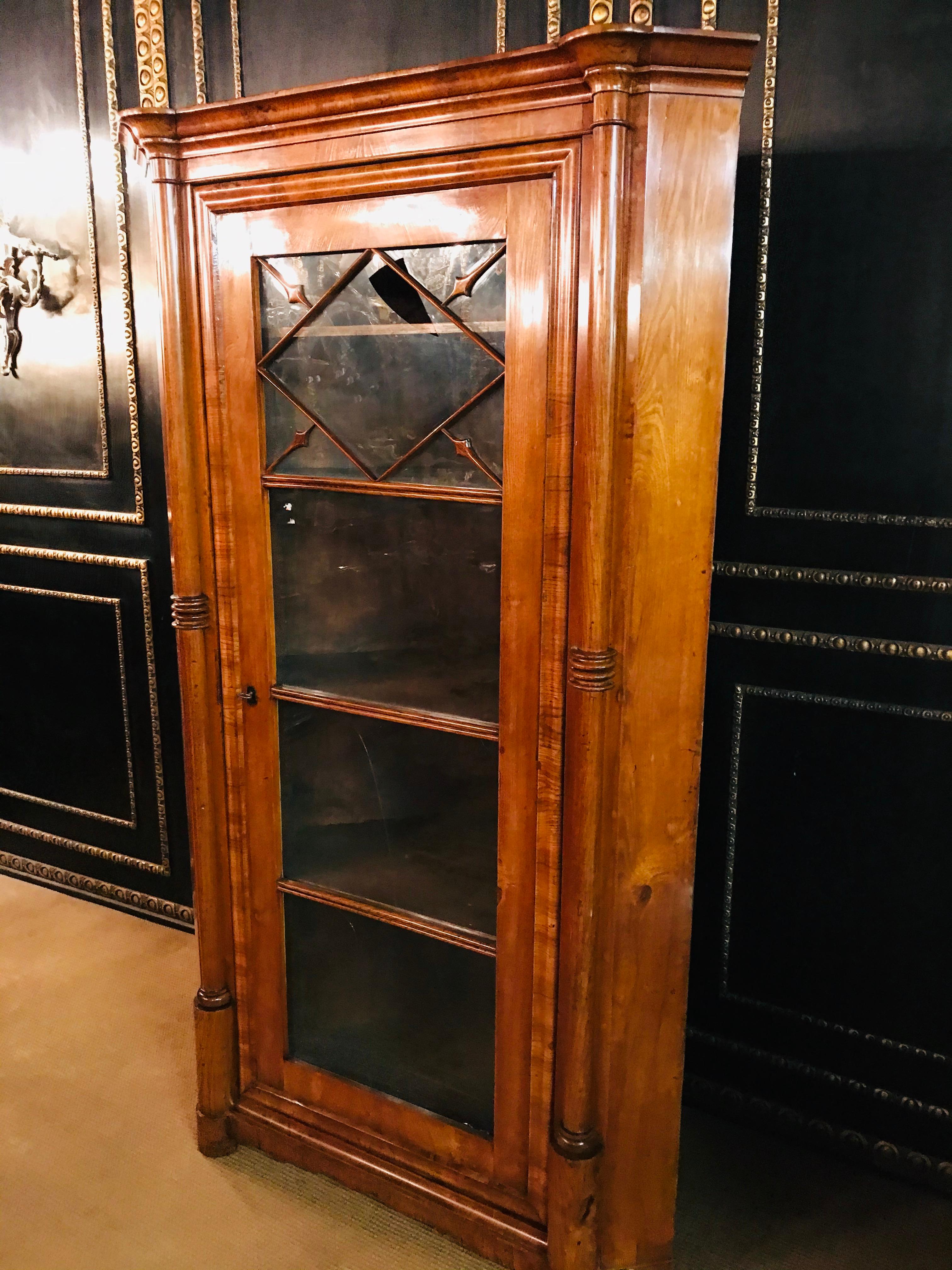 19th Century antique Biedermeier Corner cupboard / vitrine ash veneer 7