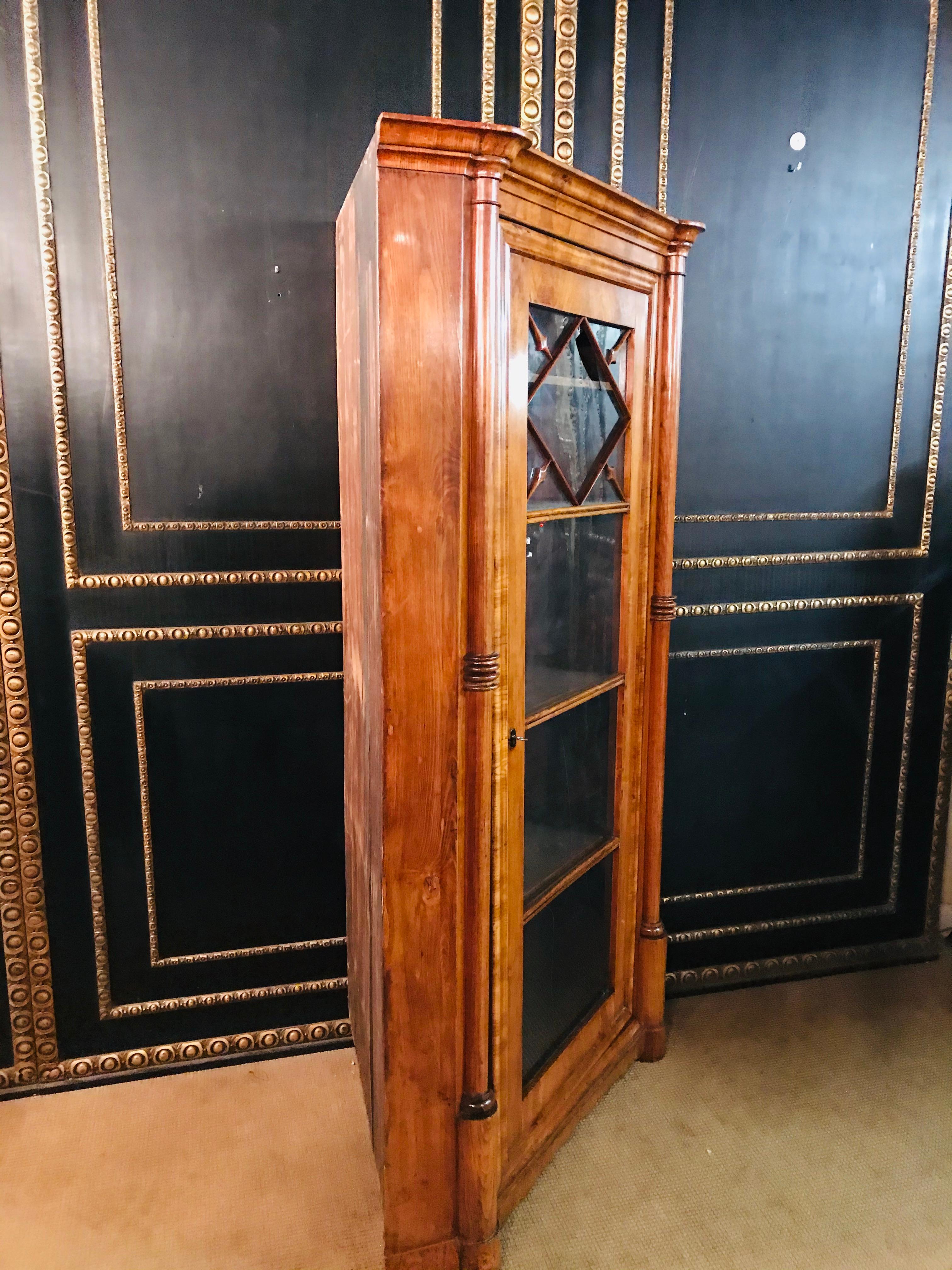 19th Century antique Biedermeier Corner cupboard / vitrine ash veneer 8