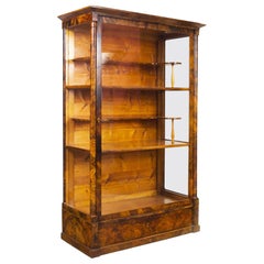Vitrine Biedermeier tchèque du 19ème siècle, vernis à la gomme-laque, noyer