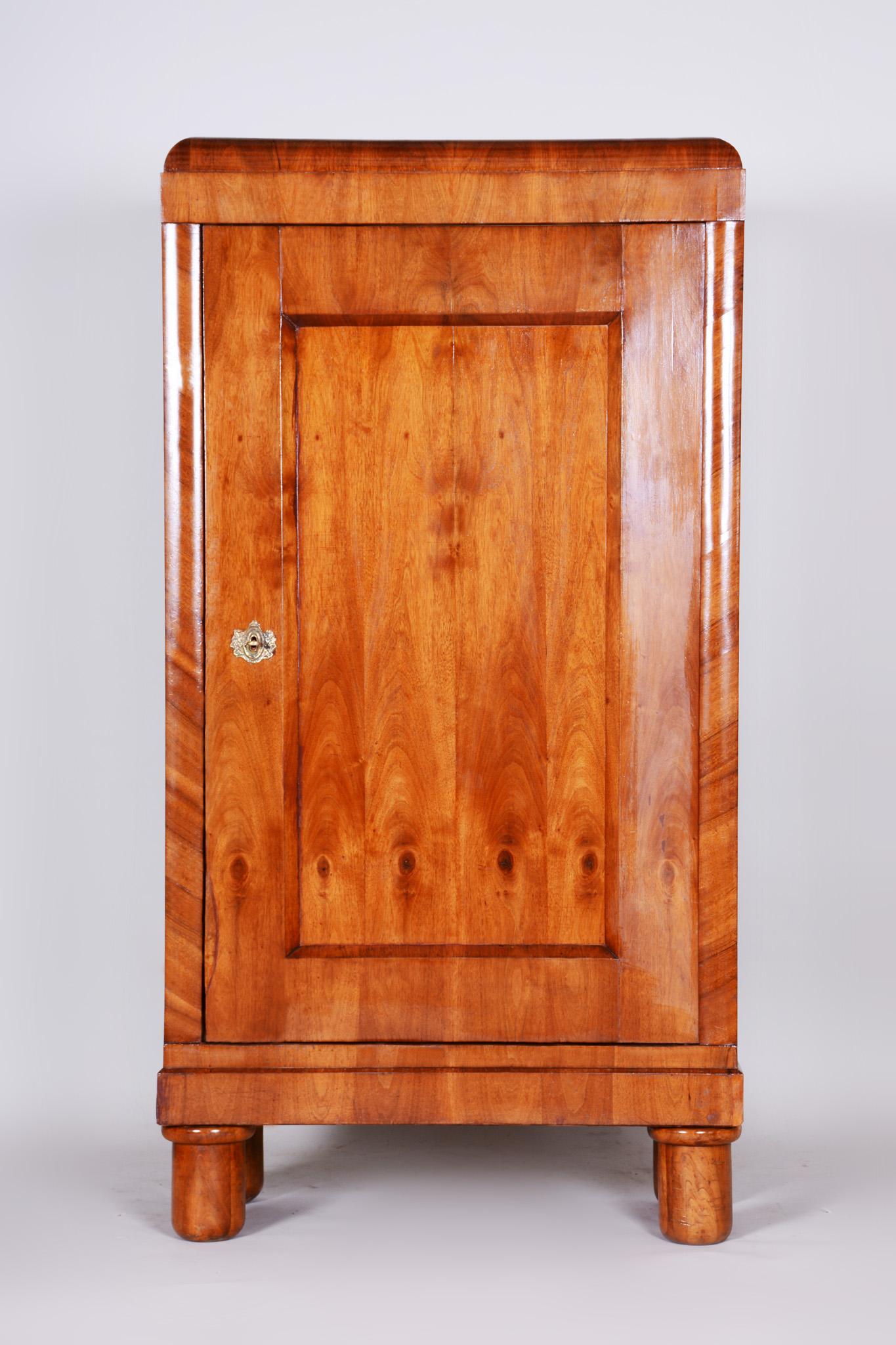 Shipping to any US port only for $290 USD

Completely restored Czech one door Biedermeier wardrobe cabinet.
Source: Bohemia (Czechia)
Period: 1830-1839
Material: Walnut

Completely professionally restored.
The original revived polish.
