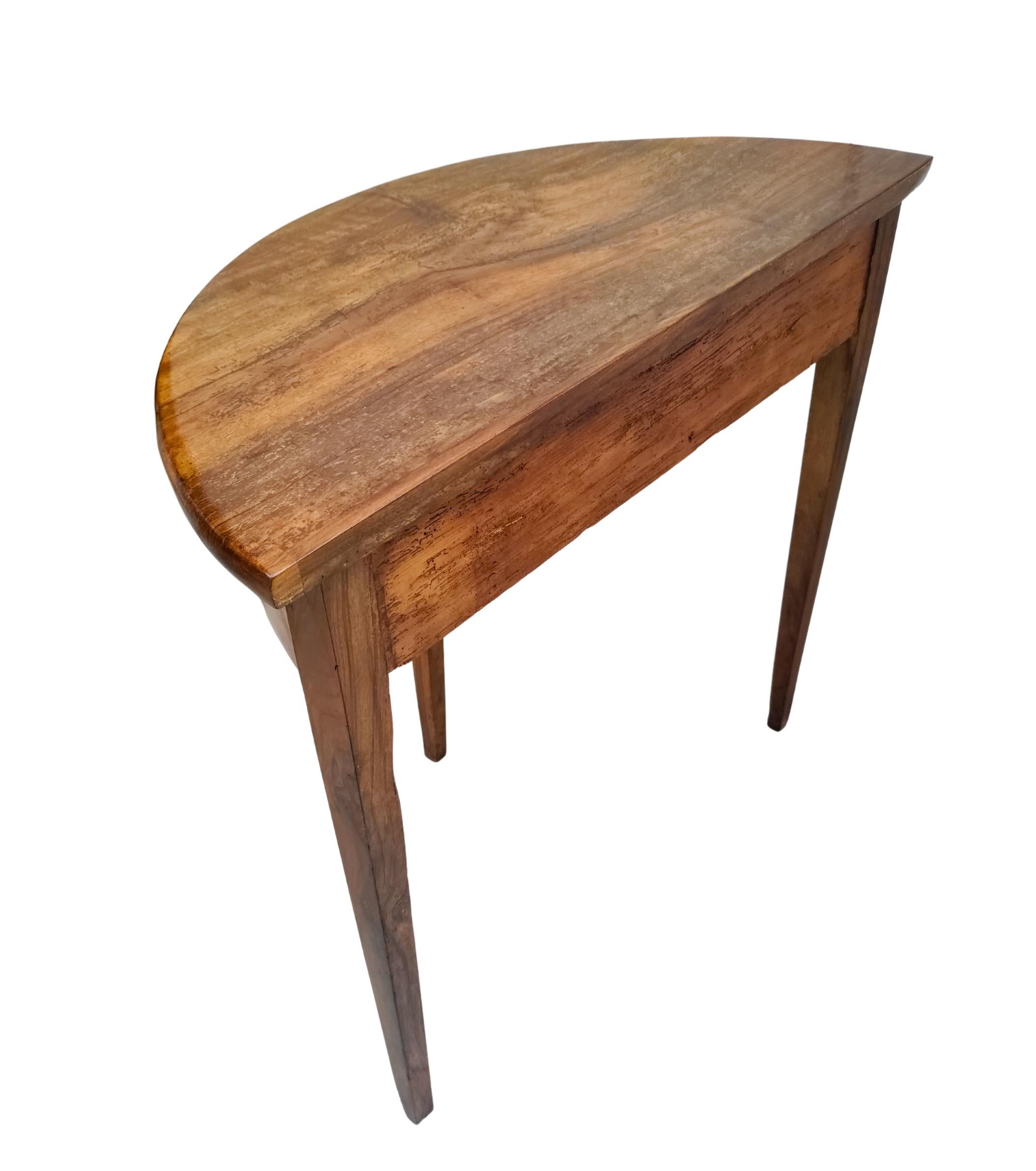 Tedesco 19th Century Biedermeier Demi-Lune Console Table circa 1820 in Solid Walnut in vendita