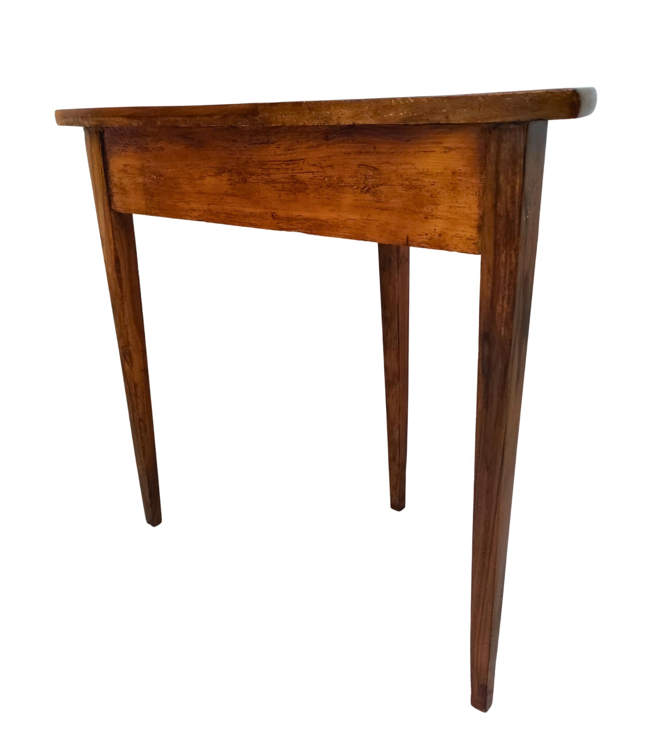 Noce 19th Century Biedermeier Demi-Lune Console Table circa 1820 in Solid Walnut in vendita