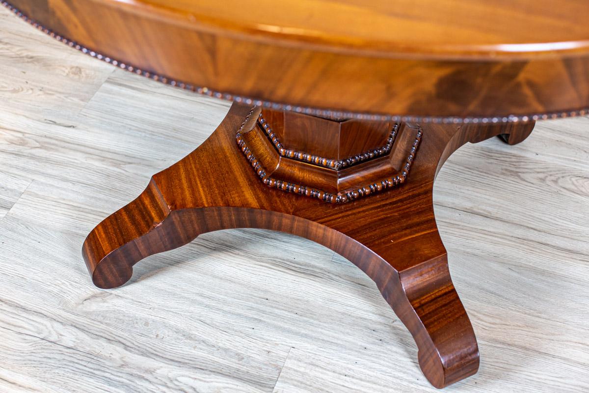 19th-Century Biedermeier Dining Table in Shellac Veneered with Mahogany 1