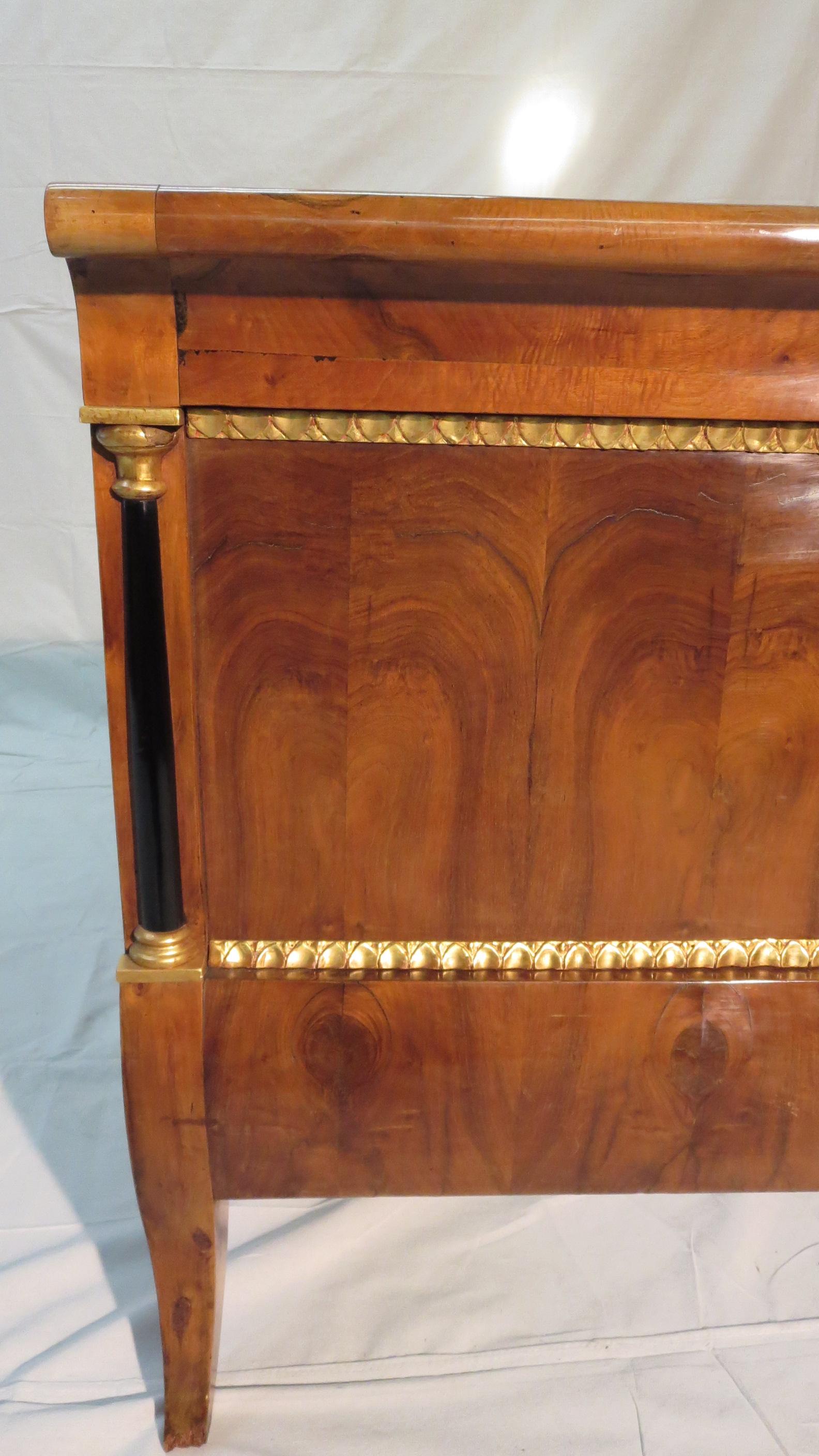 19th Century Biedermeier Directoire style Twin Daybed Walnut & Gilded decoration For Sale 3