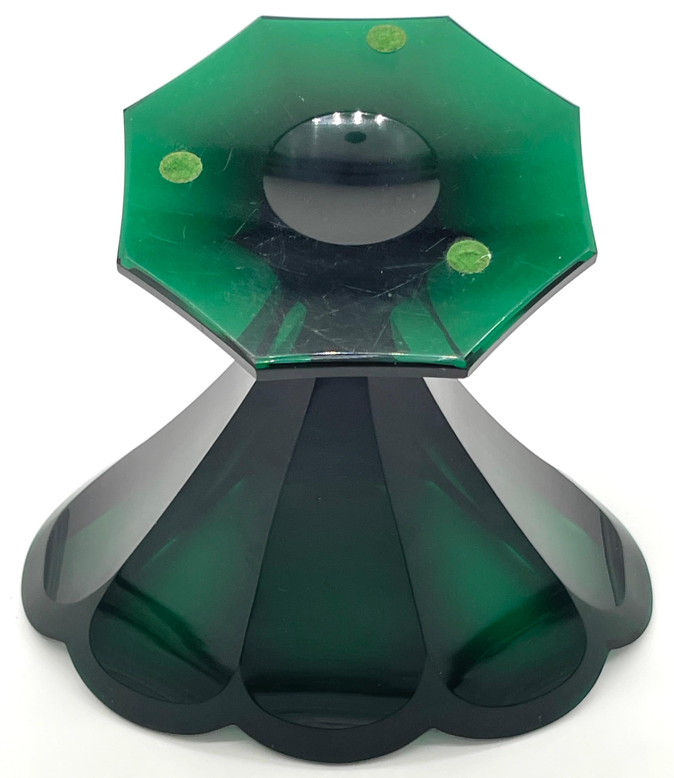 Ovale achteckige Vase aus Biedermeier-Kristall mit Smaragdschliff aus dem 19.  im Angebot 8