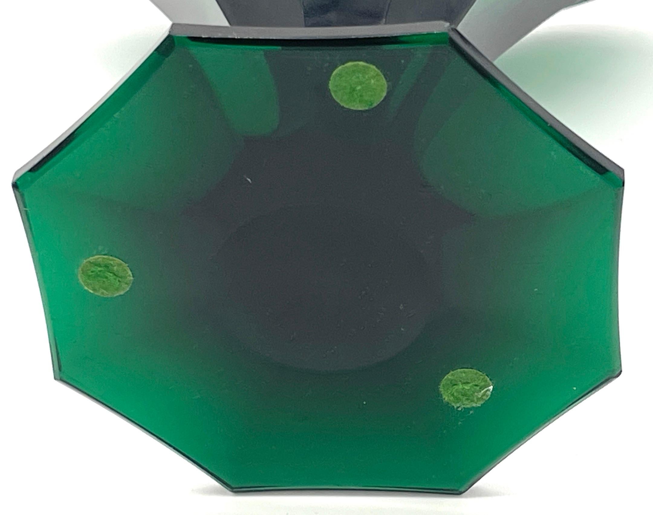 Ovale achteckige Vase aus Biedermeier-Kristall mit Smaragdschliff aus dem 19.  im Angebot 9