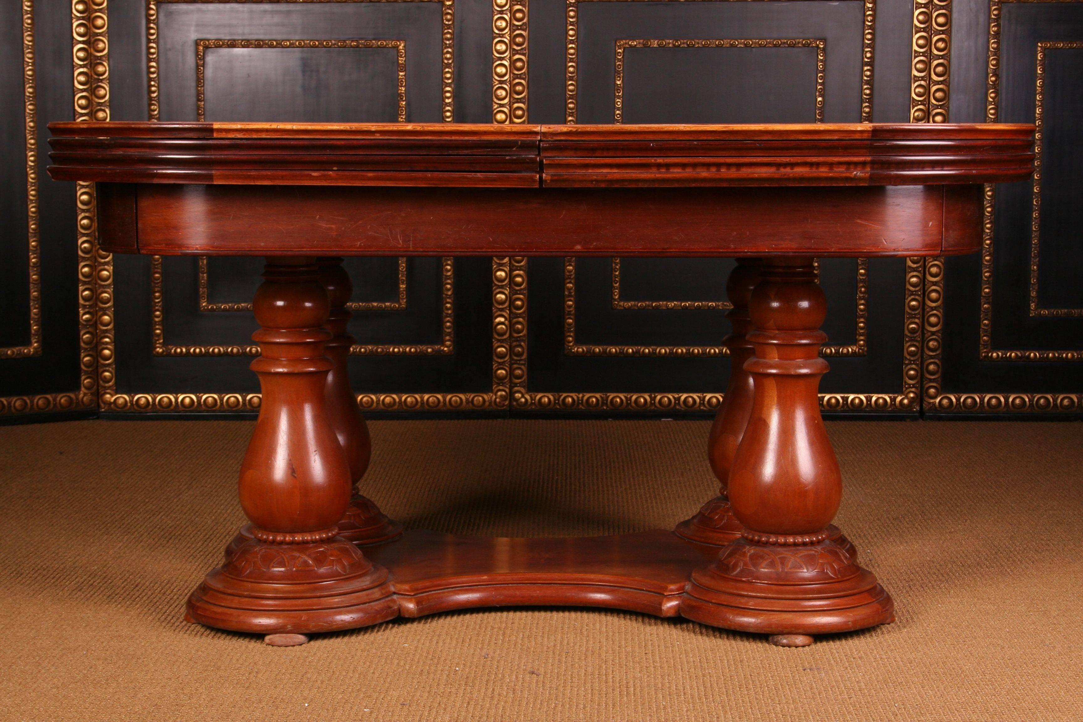 A monumental noble and rare extension table, circa 1850.
Pyramids mahogany and solid walnut. The cambered frame is connected to four baluster-shaped columns below a wide corresponding storage compartment. This large extension table is characterized
