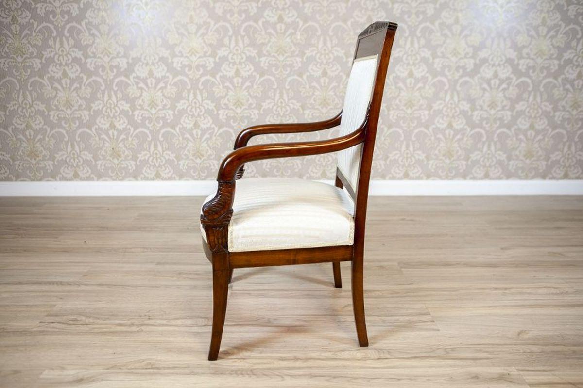 19th-Century Biedermeier Mahogany Armchair in Light Upholstery, 1890s

Armrests are adorned with decorations in the shape of bird heads. The chair features straight legs, and the top of the backrest is finished with delicate floral