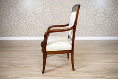 Poltrona Biedermeier del XIX secolo in mogano con tappezzeria chiara, 1890