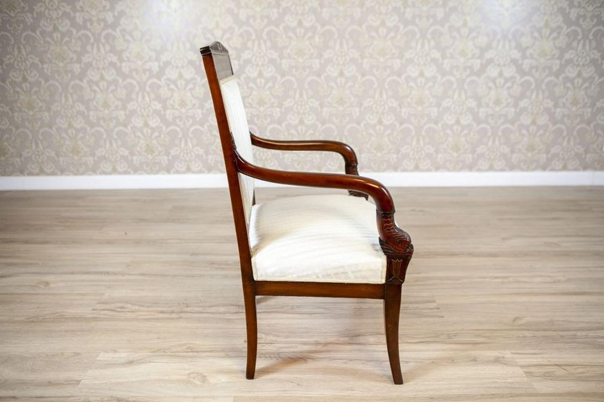 Europeo Poltrona Biedermeier del XIX secolo in mogano con tappezzeria chiara, 1890 in vendita