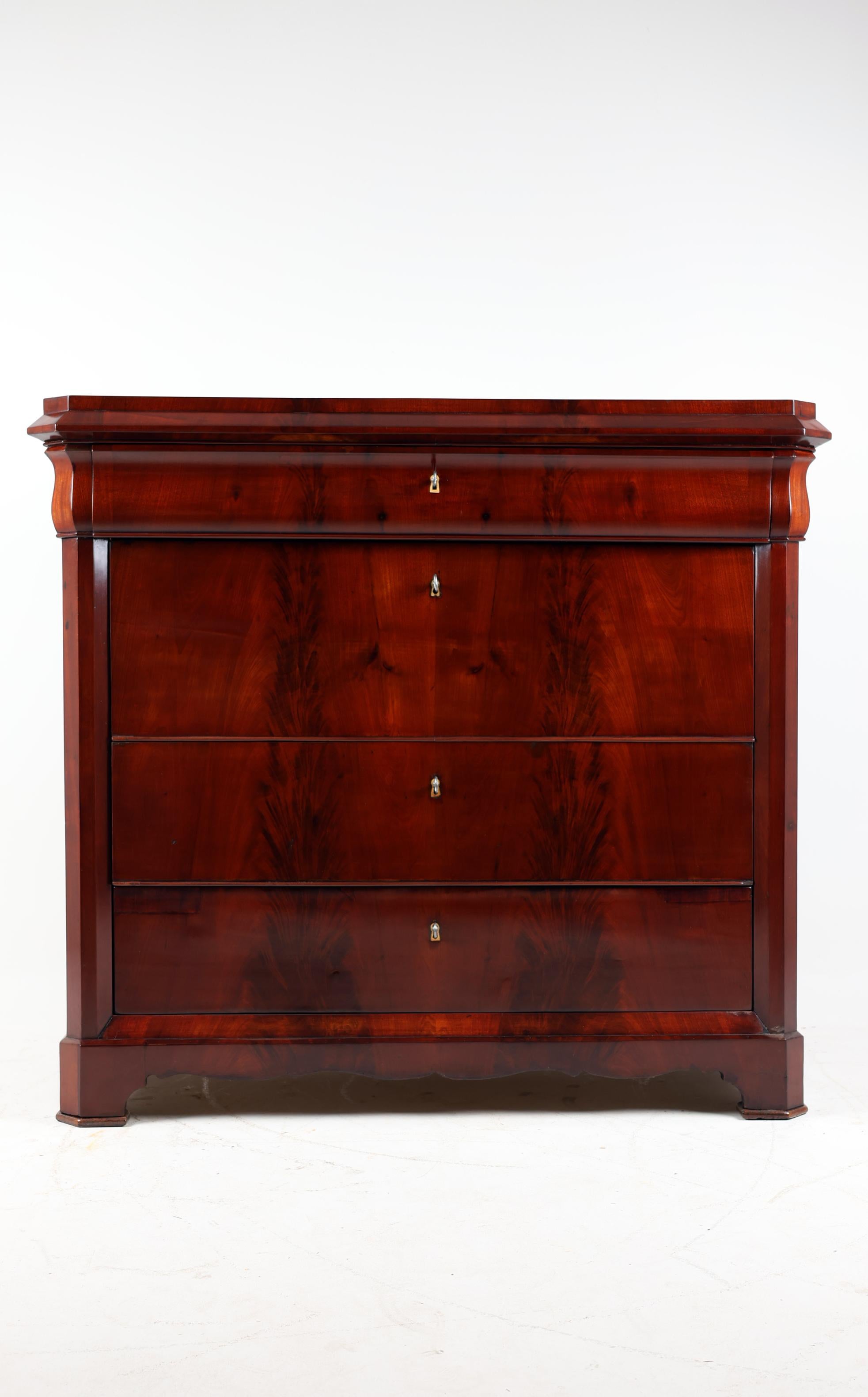 19th Century Biedermeier Mahogany Chest of Drawers For Sale 11