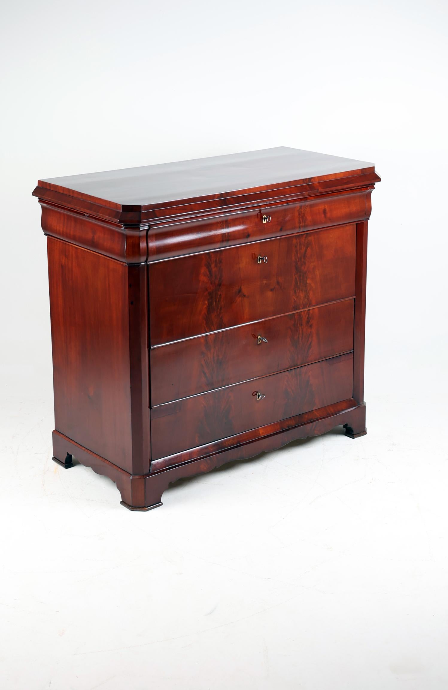 19th Century Biedermeier Mahogany Chest of Drawers In Good Condition For Sale In Stahnsdorf, DE