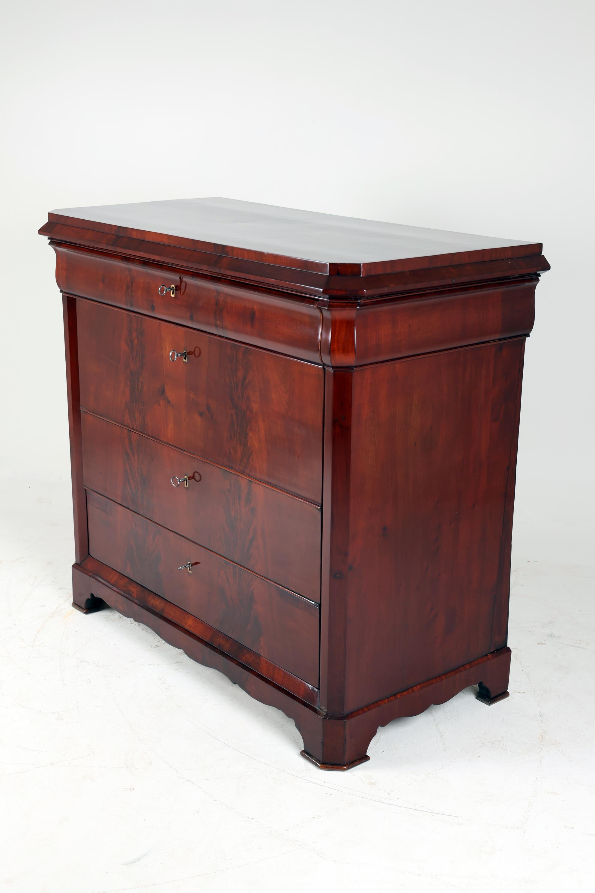 19th Century Biedermeier Mahogany Chest of Drawers For Sale 3